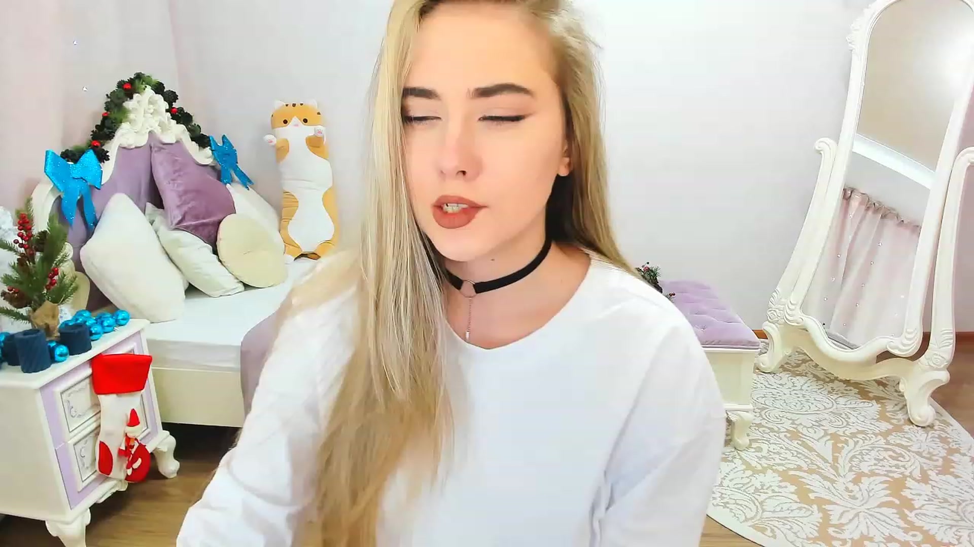 Gallery image thumbnail from Auroraa__'s myfreecams stream on, 12/11/2022, 09:35 image 10 of 20