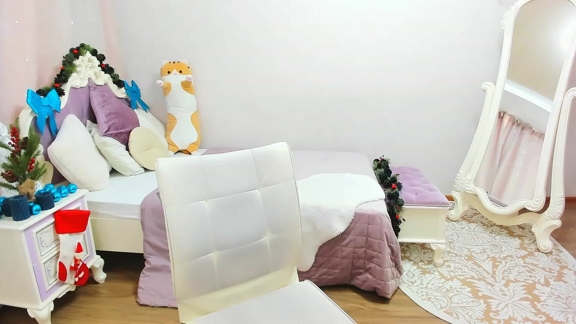 Gallery image thumbnail from Auroraa__'s myfreecams stream on, 12/11/2022, 09:35 image 2 of 20
