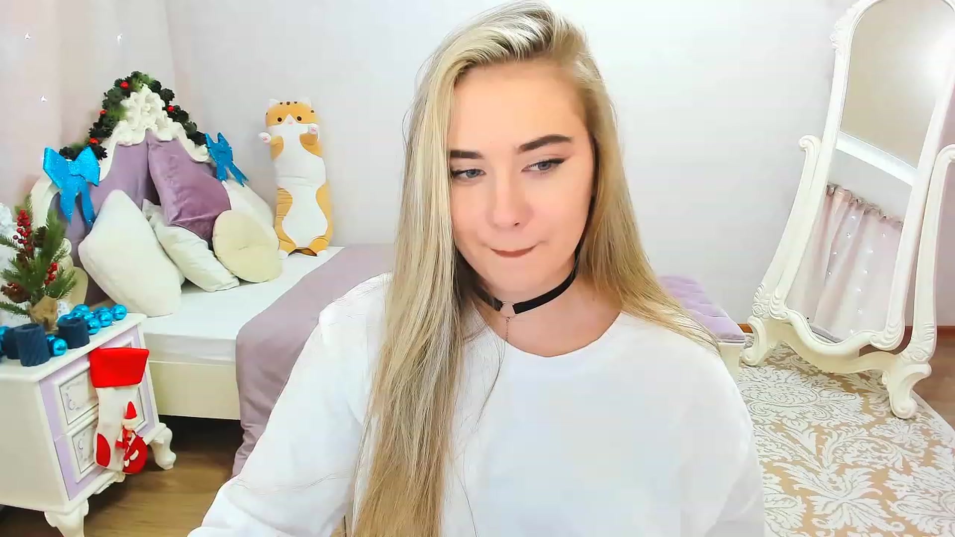 Gallery image thumbnail from Auroraa__'s myfreecams stream on, 12/11/2022, 09:35 image 14 of 20
