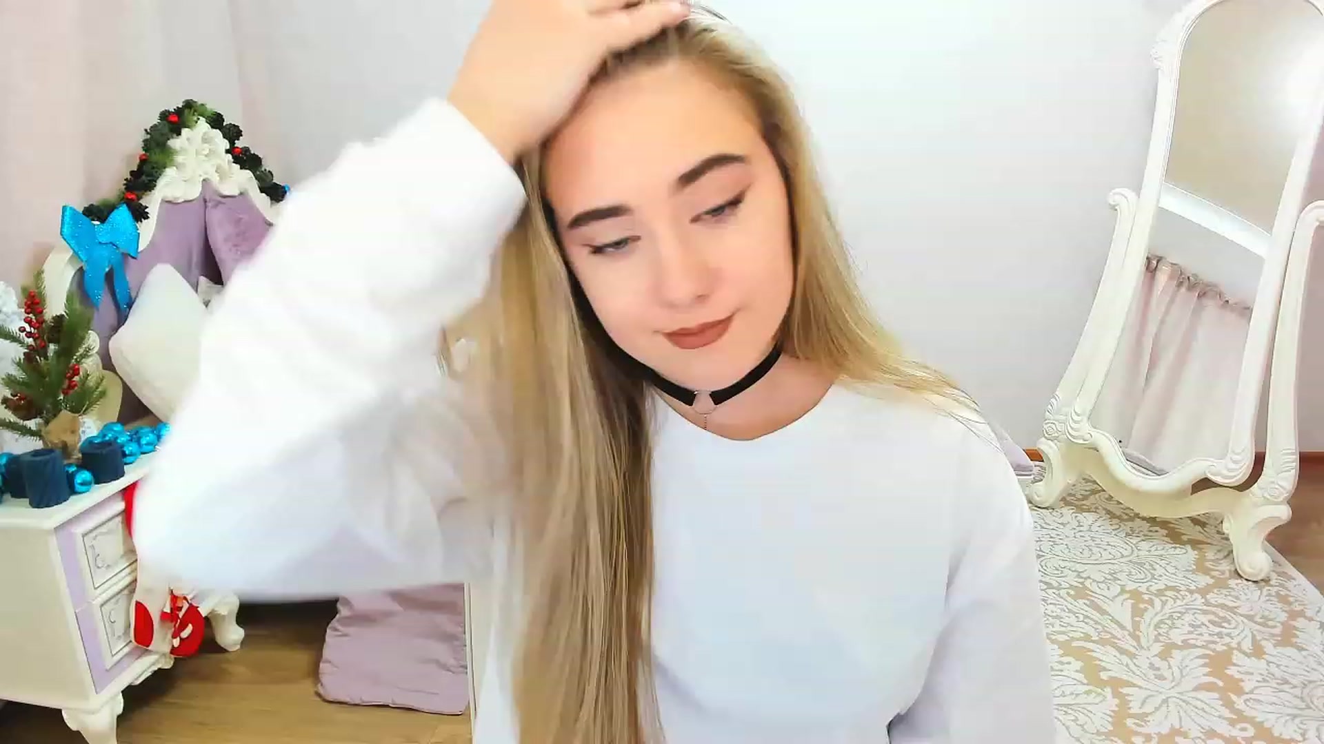 Gallery image thumbnail from Auroraa__'s myfreecams stream on, 12/11/2022, 09:35 image 17 of 20