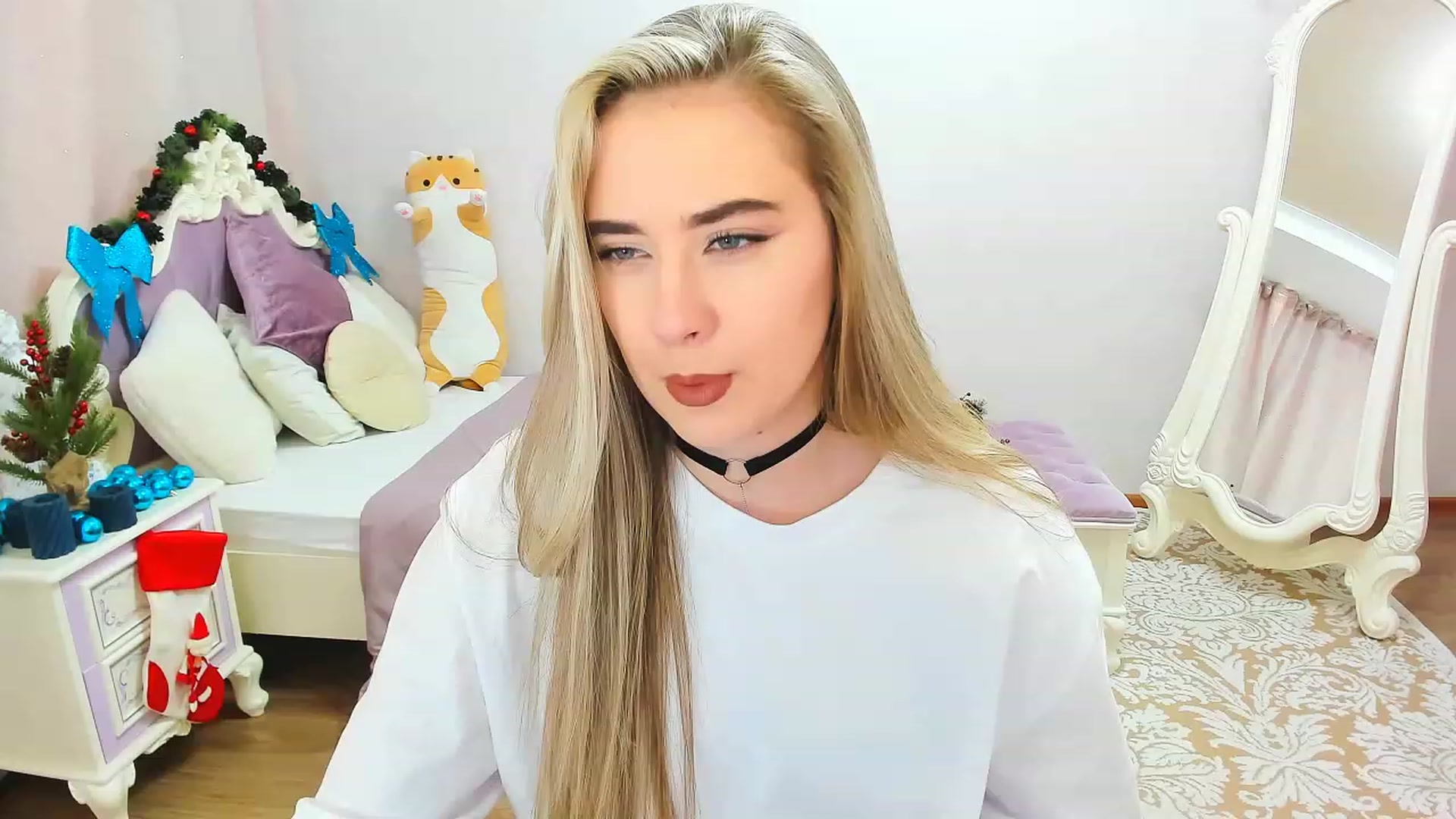 Gallery image thumbnail from Auroraa__'s myfreecams stream on, 12/11/2022, 09:35 image 19 of 20