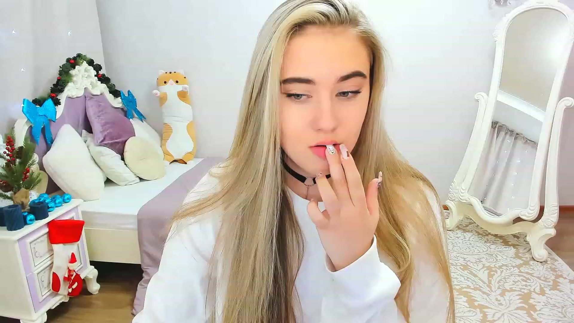 Gallery image thumbnail from Auroraa__'s myfreecams stream on, 12/11/2022, 11:47 image 13 of 20