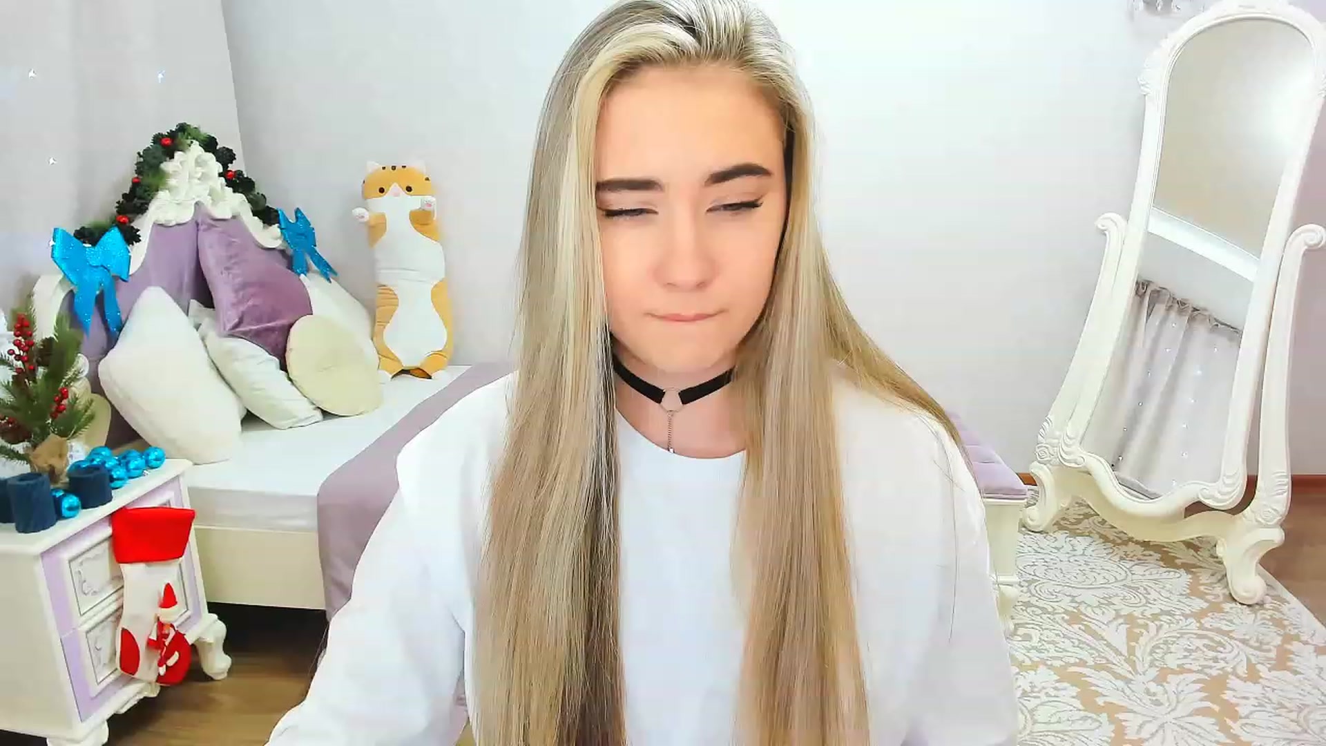 Gallery image thumbnail from Auroraa__'s myfreecams stream on, 12/11/2022, 11:47 image 15 of 20