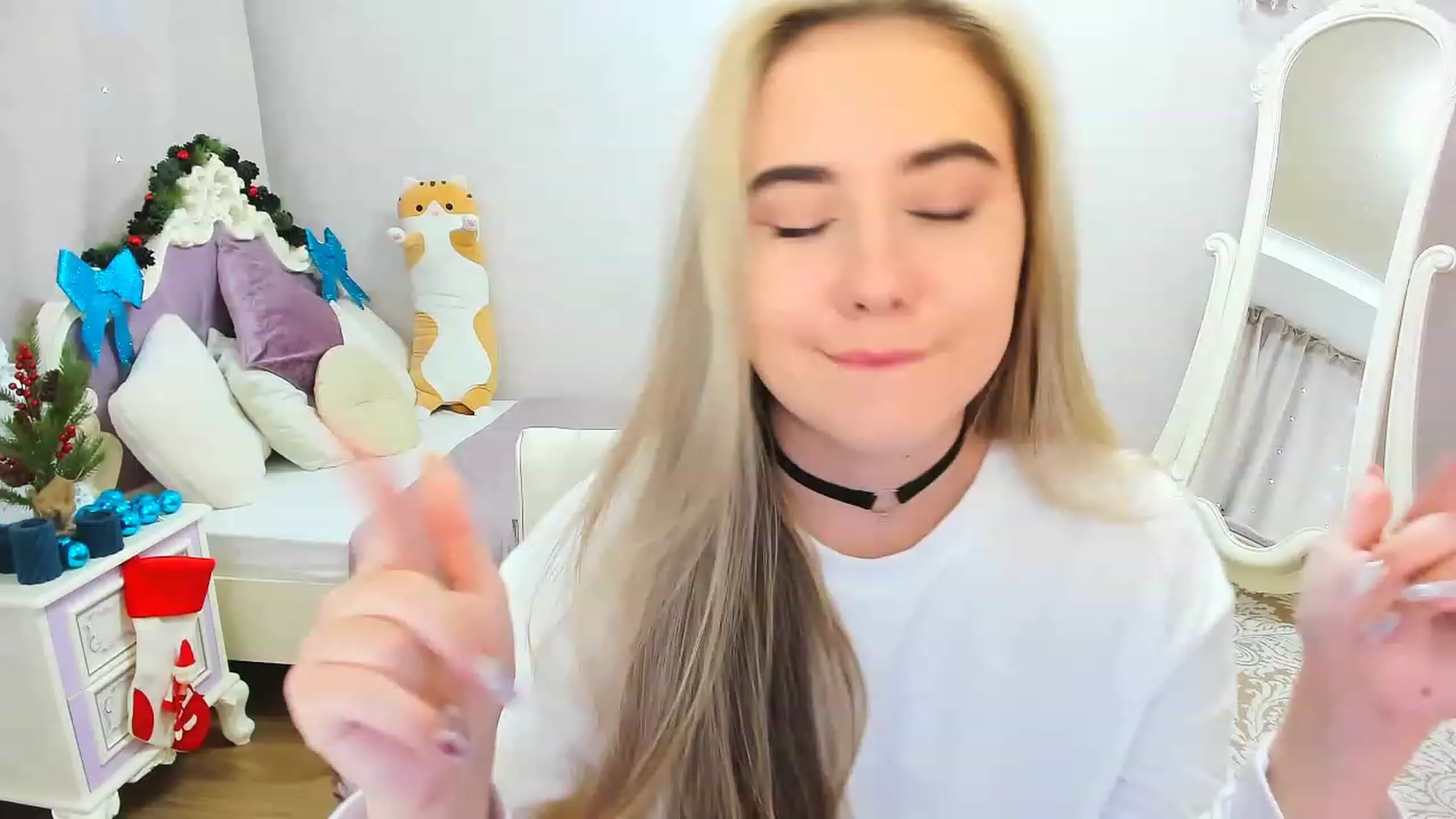 Gallery image thumbnail from Auroraa__'s myfreecams stream on, 12/11/2022, 11:47 image 8 of 20