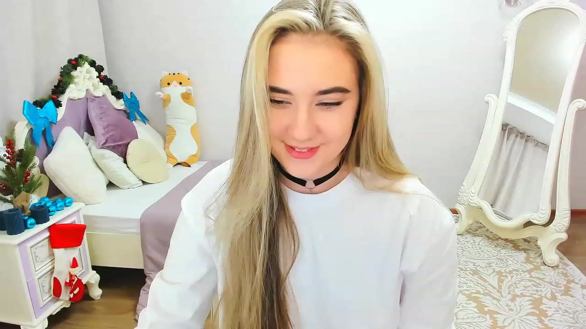Gallery image thumbnail from Auroraa__'s myfreecams stream on, 12/11/2022, 11:47 image 7 of 20