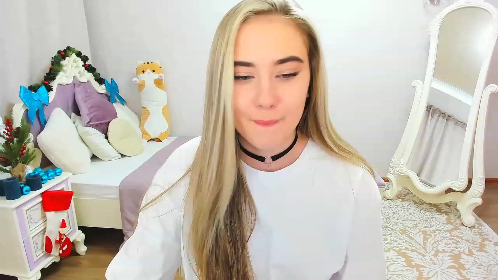 Gallery image thumbnail from Auroraa__'s myfreecams stream on, 12/11/2022, 11:47 image 2 of 20