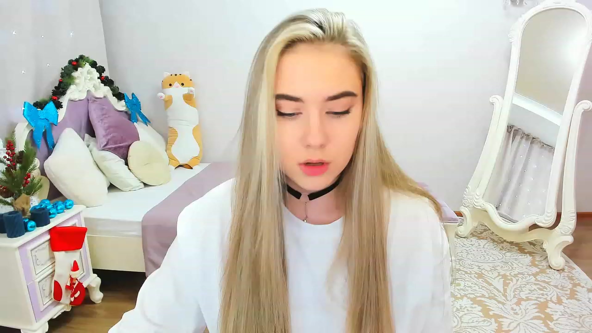 Gallery image thumbnail from Auroraa__'s myfreecams stream on, 12/11/2022, 11:47 image 17 of 20