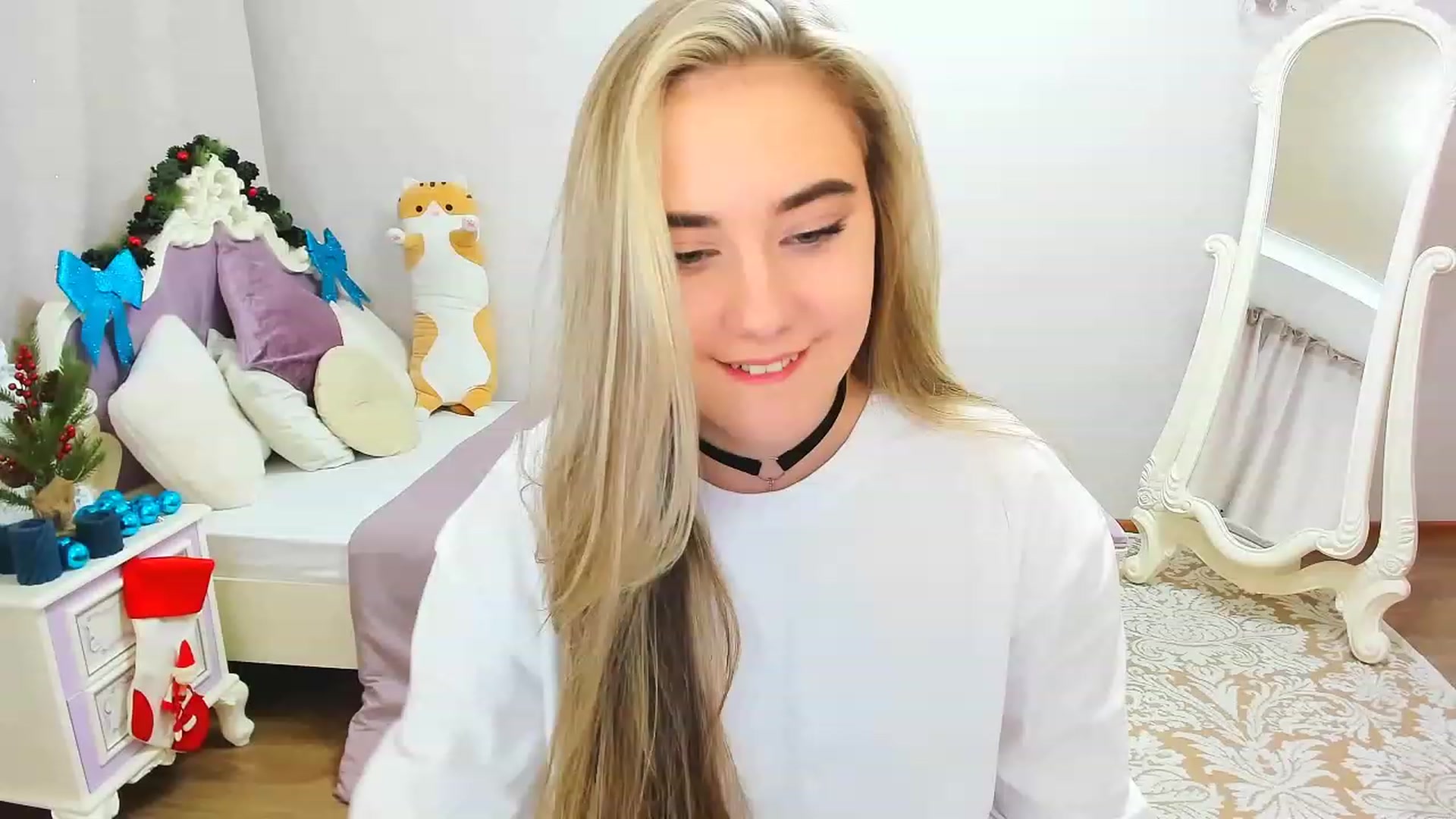 Gallery image thumbnail from Auroraa__'s myfreecams stream on, 12/11/2022, 11:47 image 4 of 20