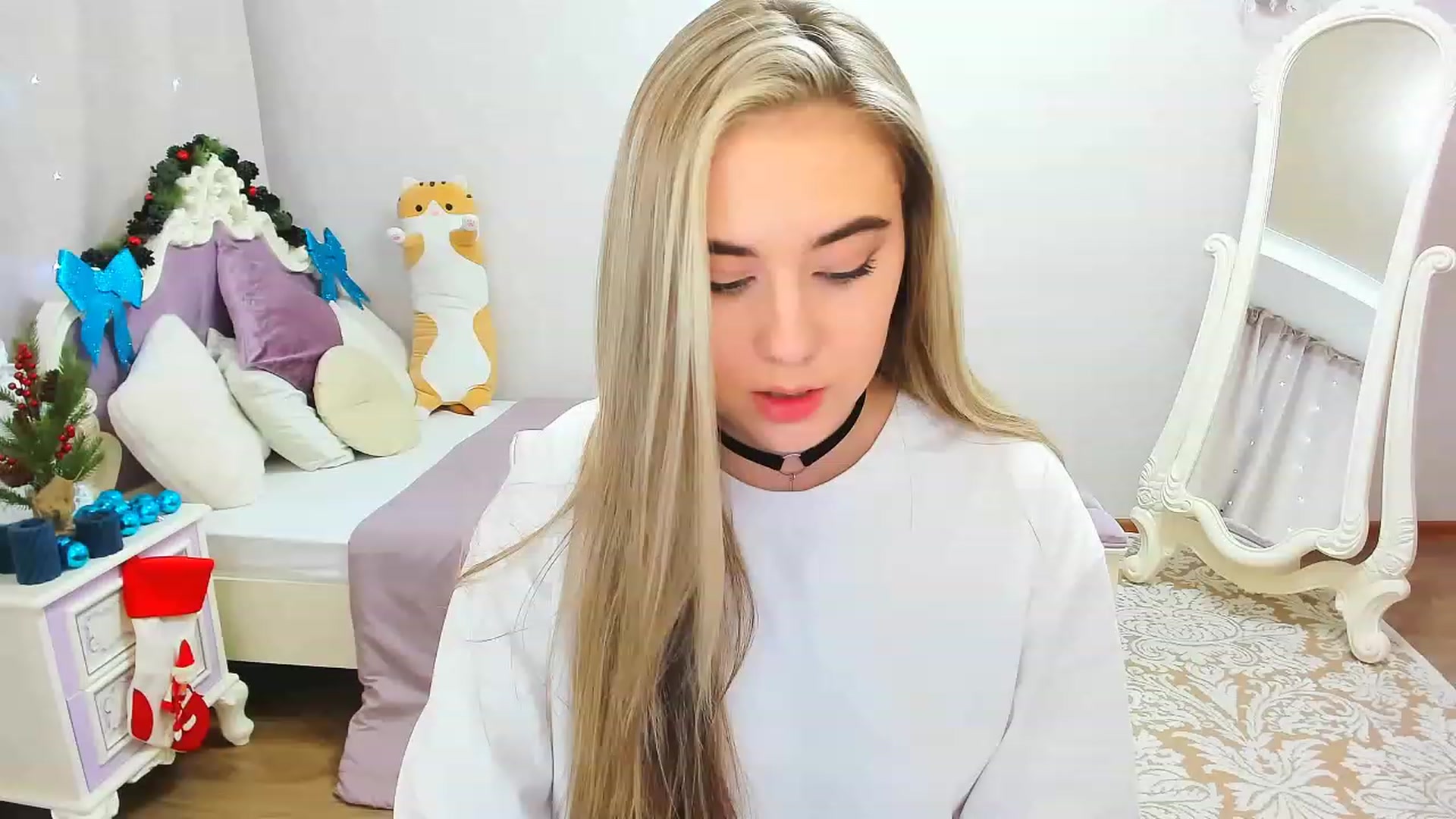 Gallery image thumbnail from Auroraa__'s myfreecams stream on, 12/11/2022, 11:47 image 1 of 20