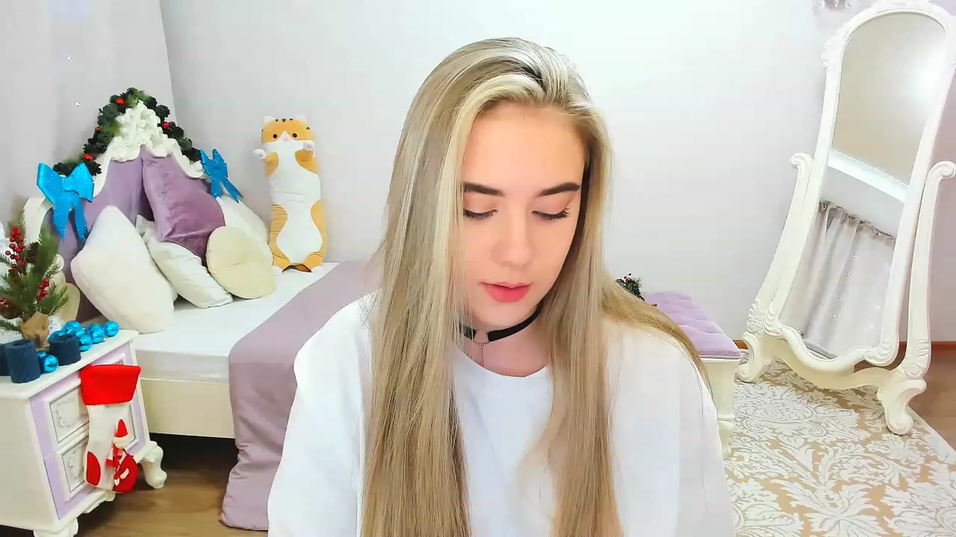 Gallery image thumbnail from Auroraa__'s myfreecams stream on, 12/11/2022, 11:47 image 19 of 20
