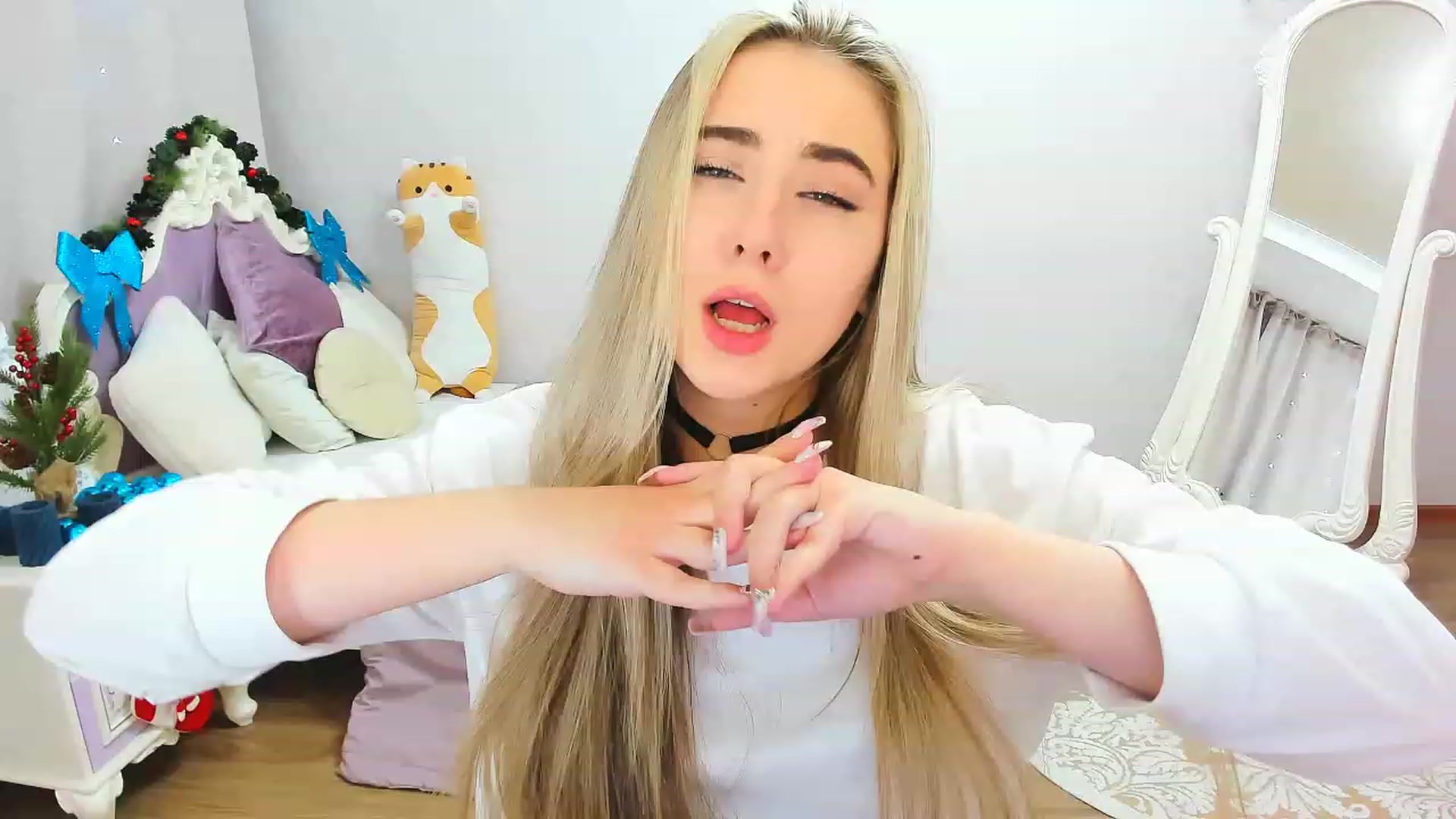 Gallery image thumbnail from Auroraa__'s myfreecams stream on, 12/11/2022, 12:27 image 9 of 20