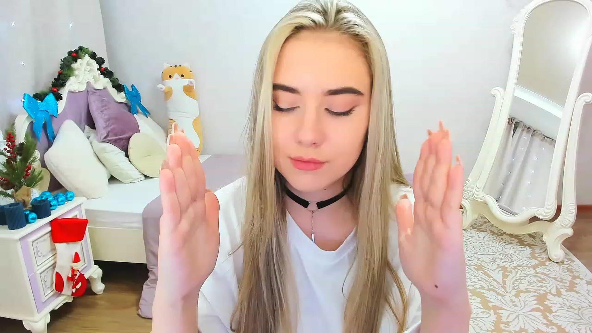Gallery image thumbnail from Auroraa__'s myfreecams stream on, 12/11/2022, 12:27 image 12 of 20