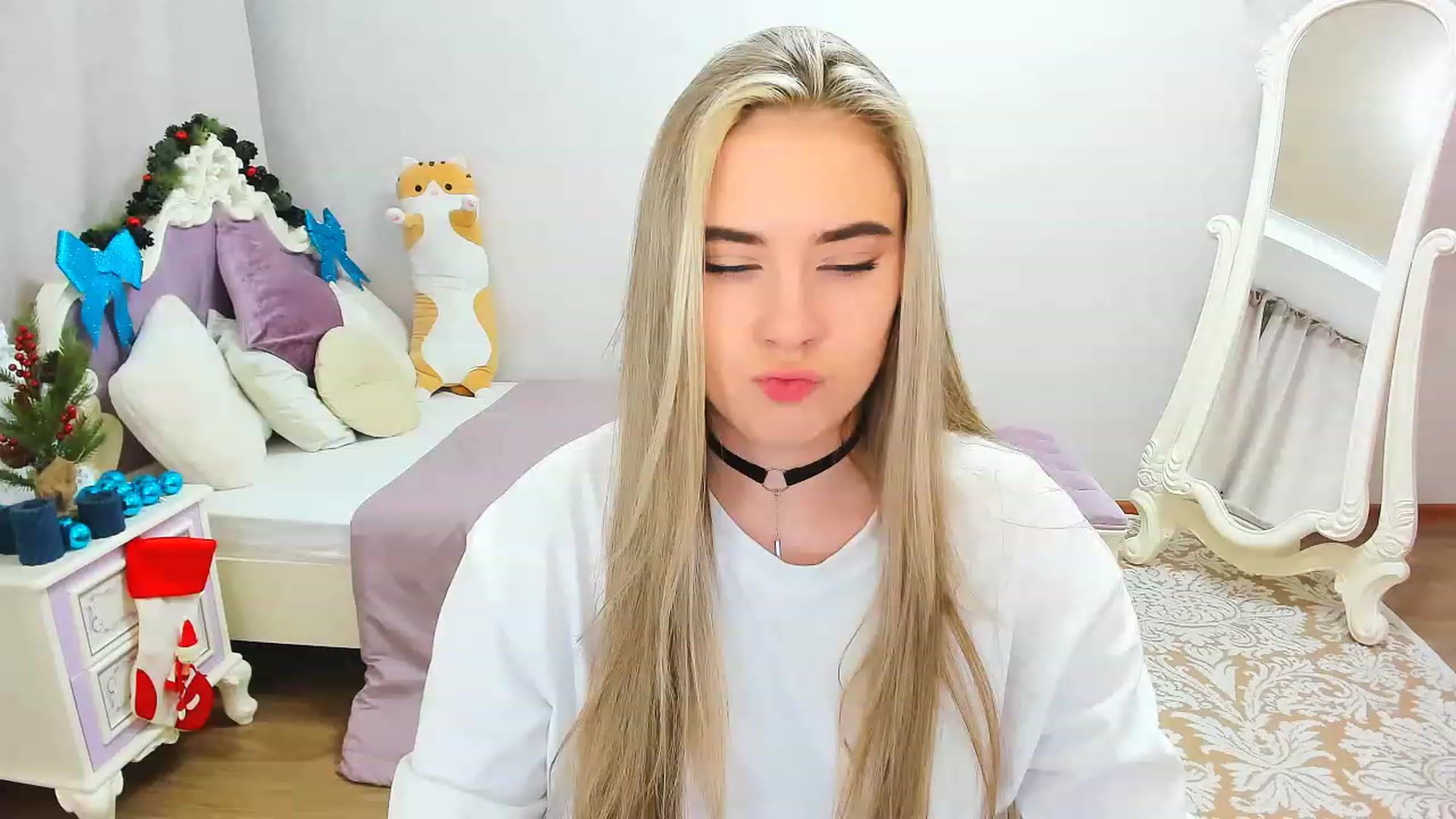 Gallery image thumbnail from Auroraa__'s myfreecams stream on, 12/11/2022, 12:27 image 13 of 20