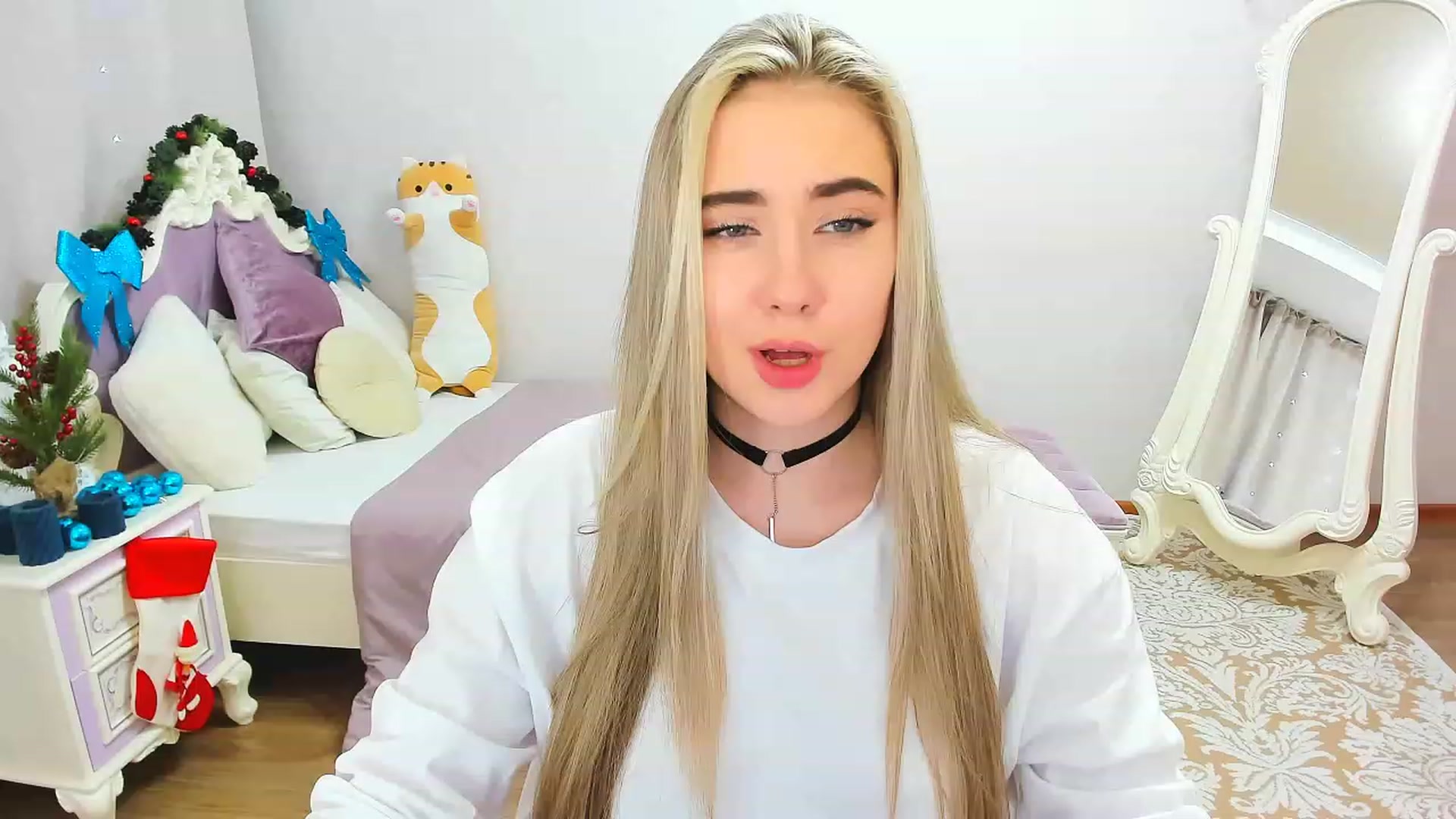Gallery image thumbnail from Auroraa__'s myfreecams stream on, 12/11/2022, 12:27 image 11 of 20