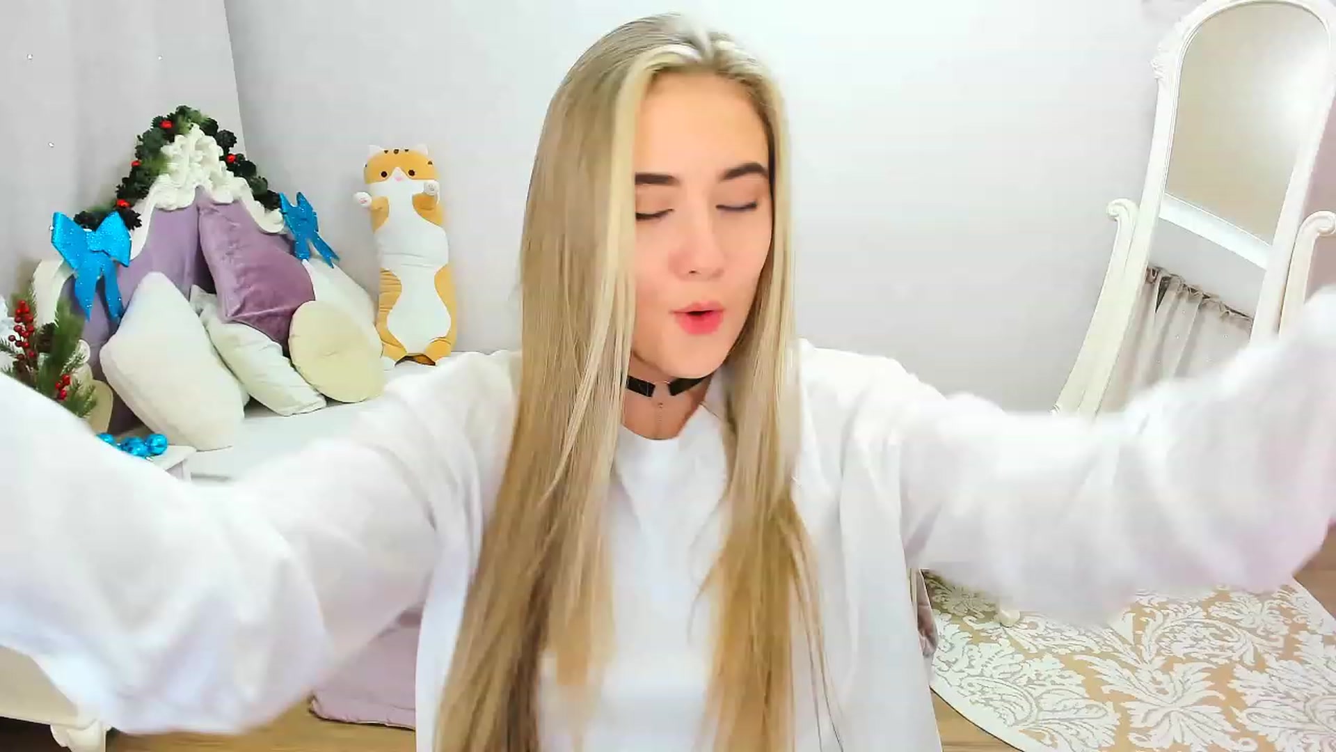 Gallery image thumbnail from Auroraa__'s myfreecams stream on, 12/11/2022, 12:27 image 15 of 20