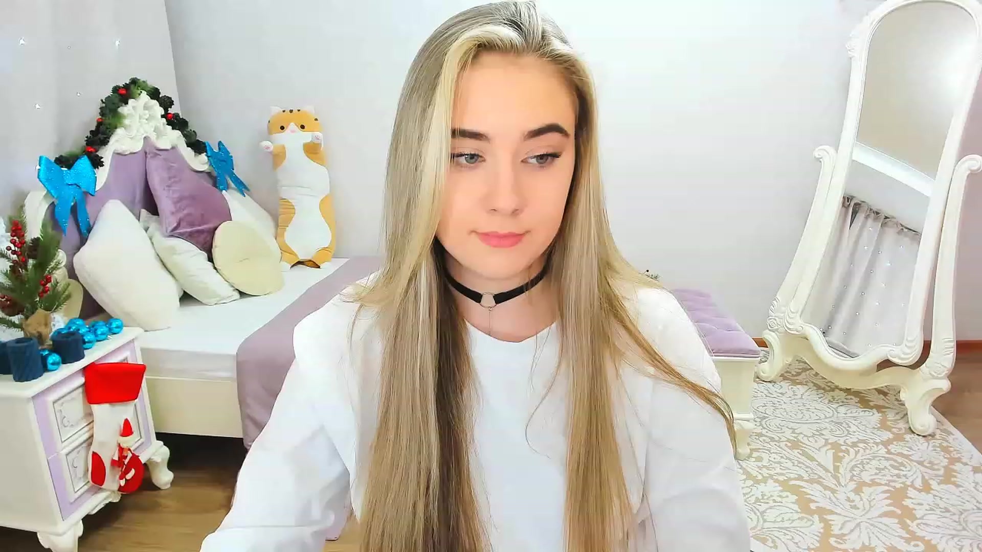 Gallery image thumbnail from Auroraa__'s myfreecams stream on, 12/11/2022, 12:27 image 5 of 20