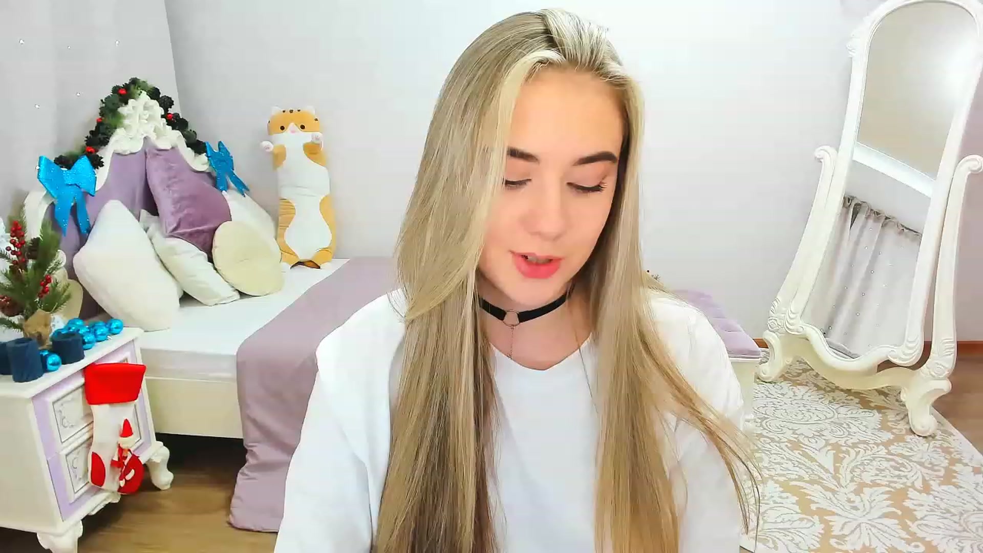 Gallery image thumbnail from Auroraa__'s myfreecams stream on, 12/11/2022, 12:27 image 7 of 20