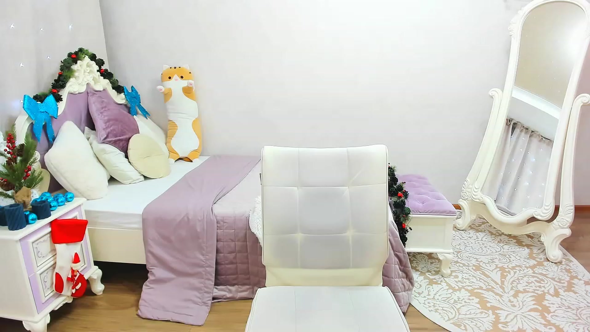 Gallery image thumbnail from Auroraa__'s myfreecams stream on, 12/11/2022, 14:06 image 1 of 20