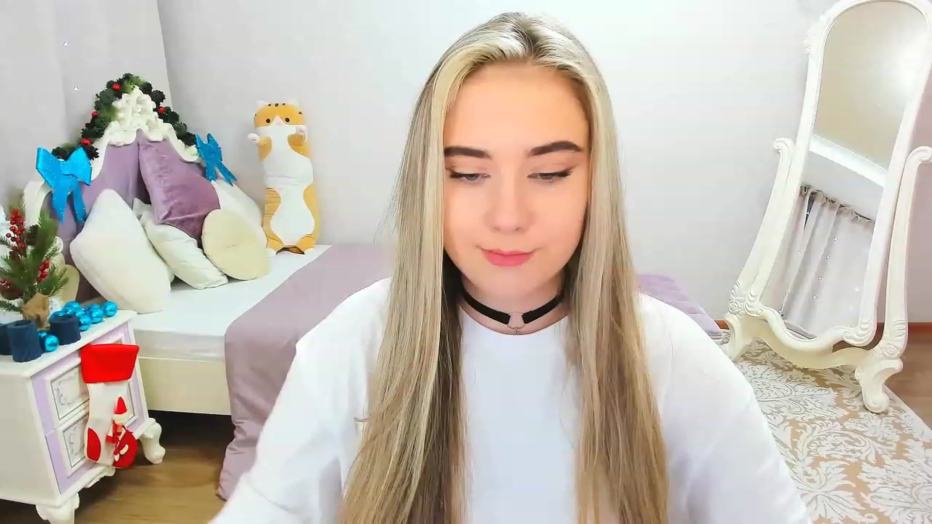 Gallery image thumbnail from Auroraa__'s myfreecams stream on, 12/11/2022, 14:06 image 3 of 20