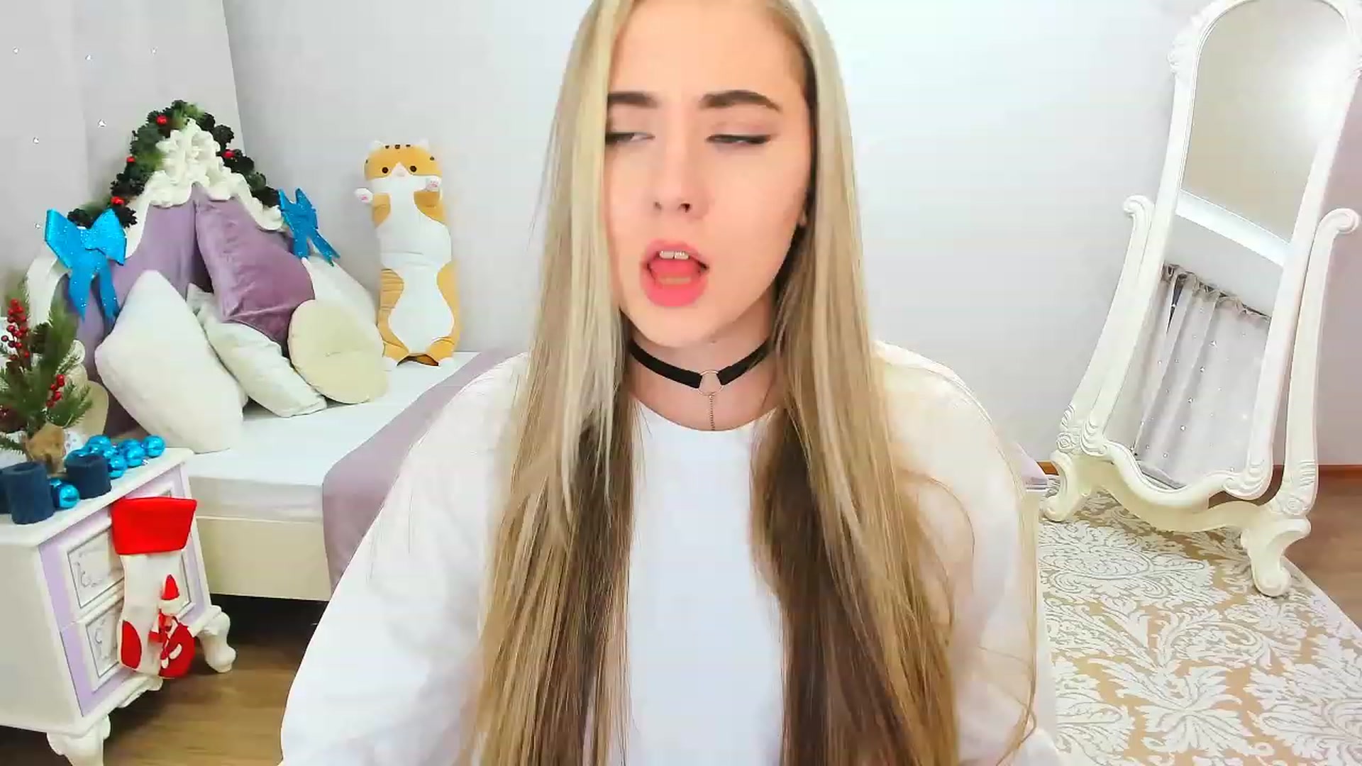 Gallery image thumbnail from Auroraa__'s myfreecams stream on, 12/11/2022, 14:06 image 17 of 20