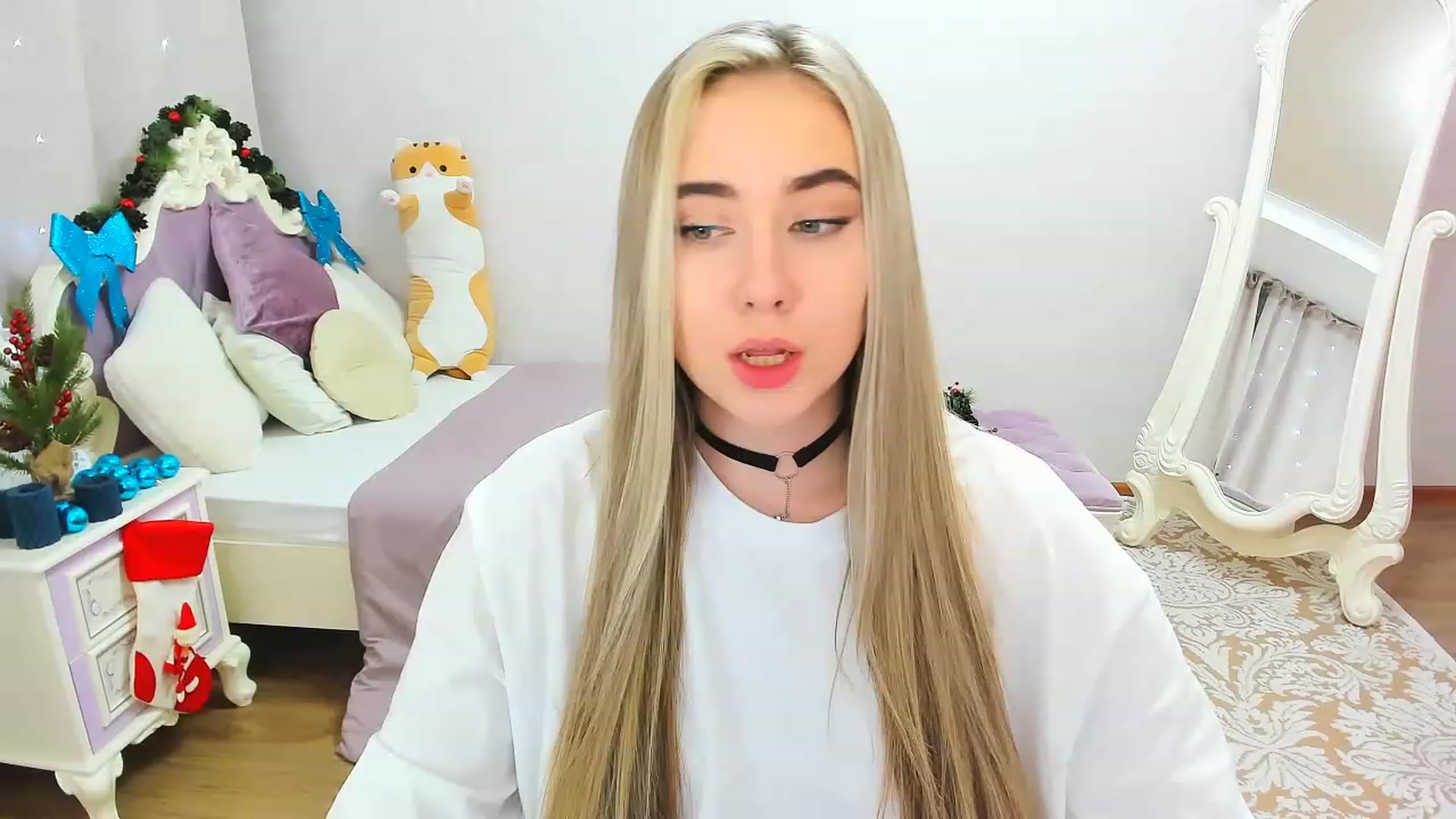 Gallery image thumbnail from Auroraa__'s myfreecams stream on, 12/11/2022, 14:06 image 11 of 20