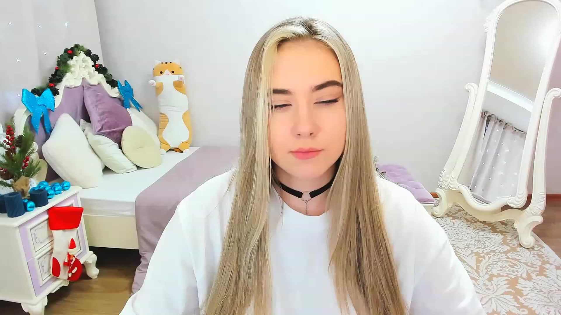Gallery image thumbnail from Auroraa__'s myfreecams stream on, 12/11/2022, 14:06 image 8 of 20