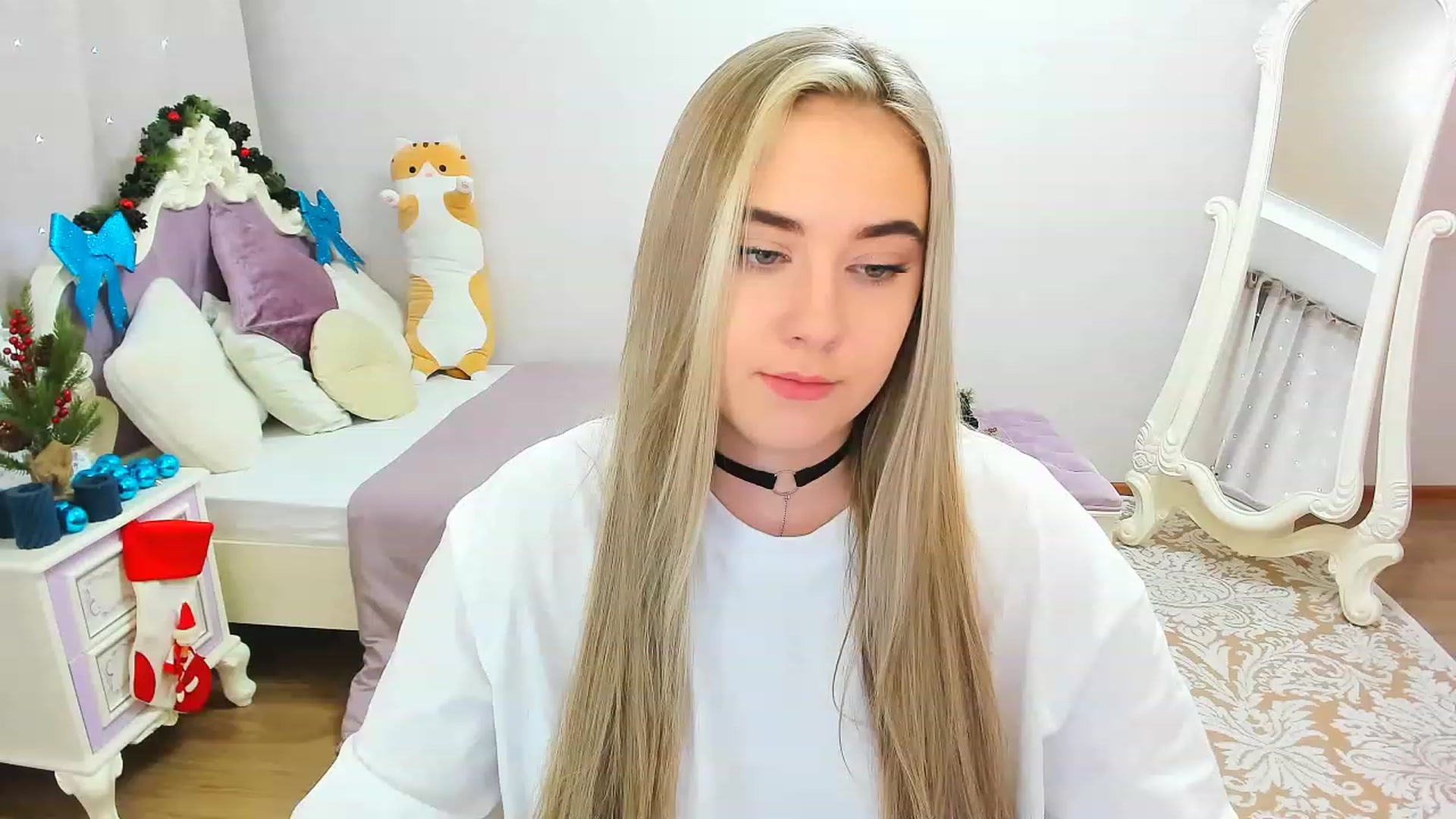 Gallery image thumbnail from Auroraa__'s myfreecams stream on, 12/11/2022, 14:06 image 10 of 20