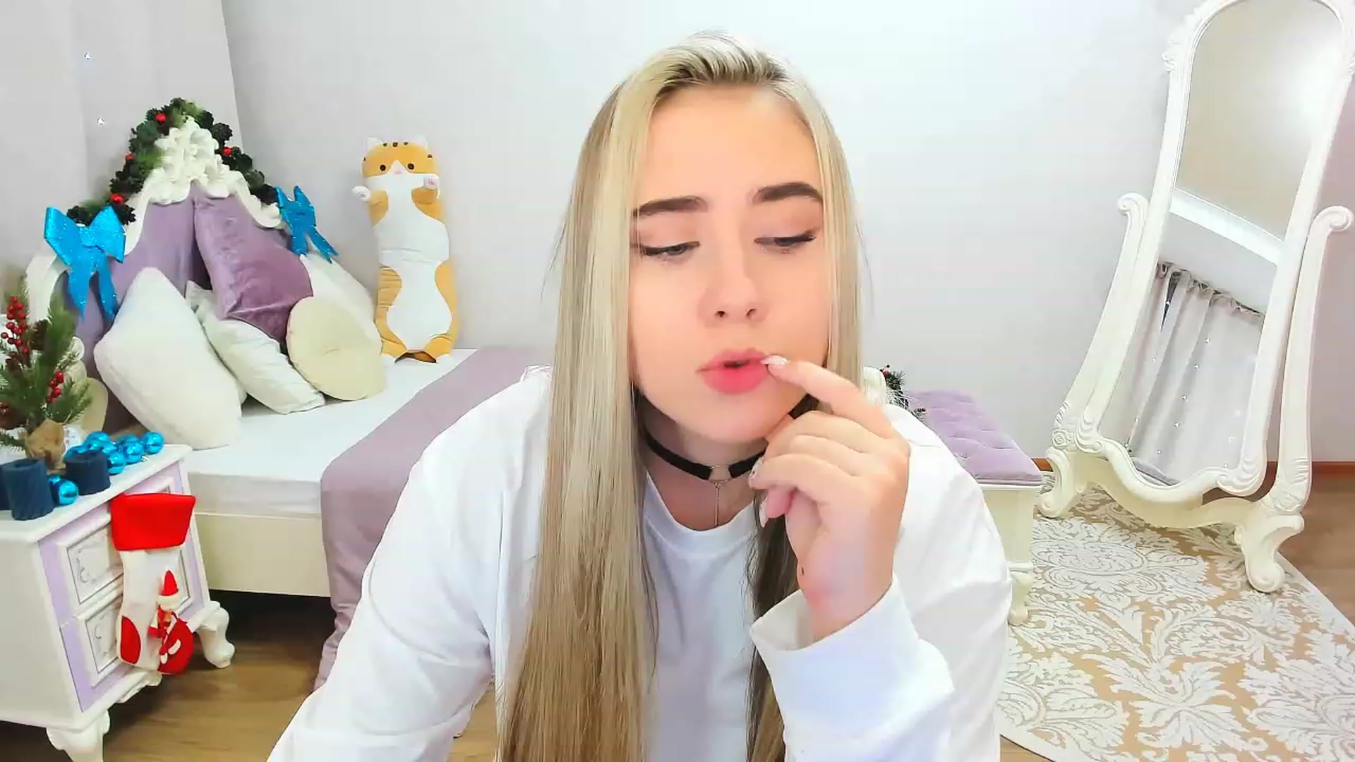 Gallery image thumbnail from Auroraa__'s myfreecams stream on, 12/11/2022, 14:06 image 18 of 20