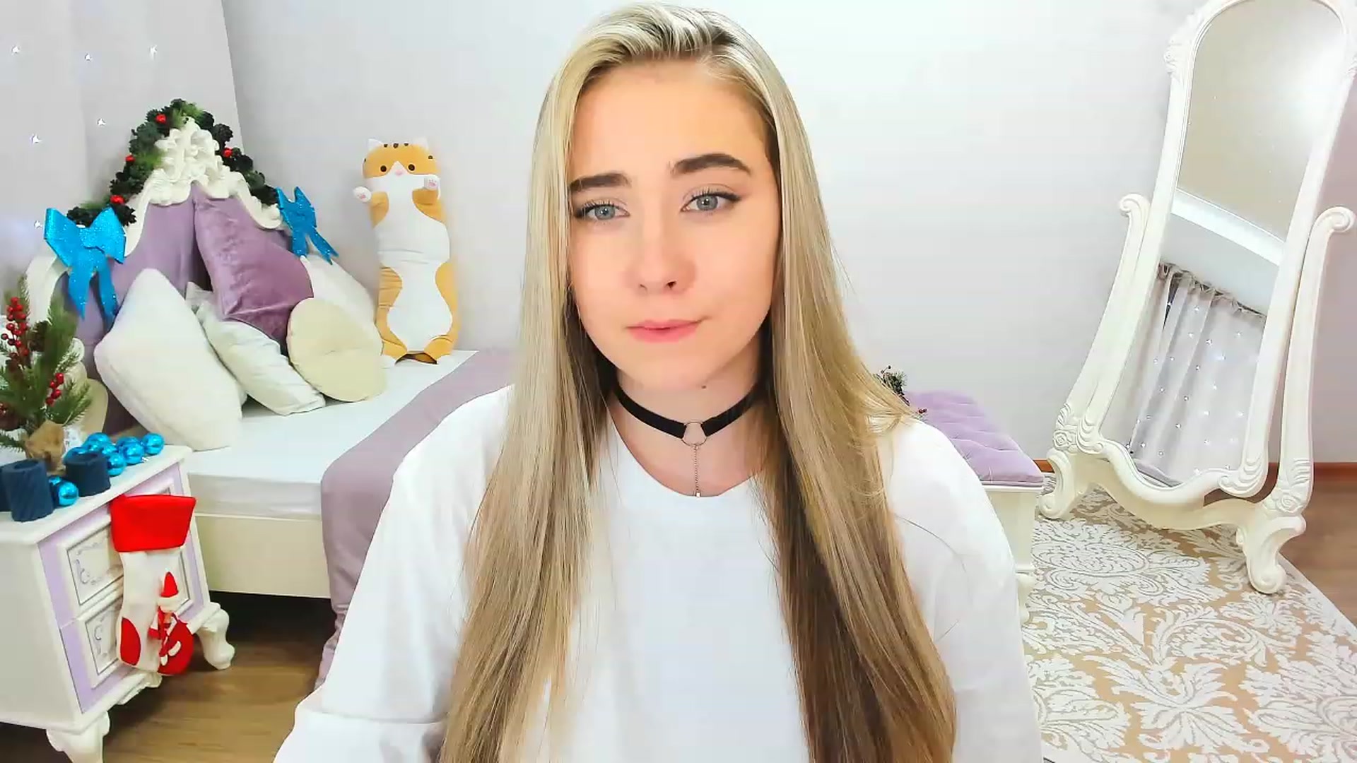 Gallery image thumbnail from Auroraa__'s myfreecams stream on, 12/11/2022, 14:06 image 15 of 20