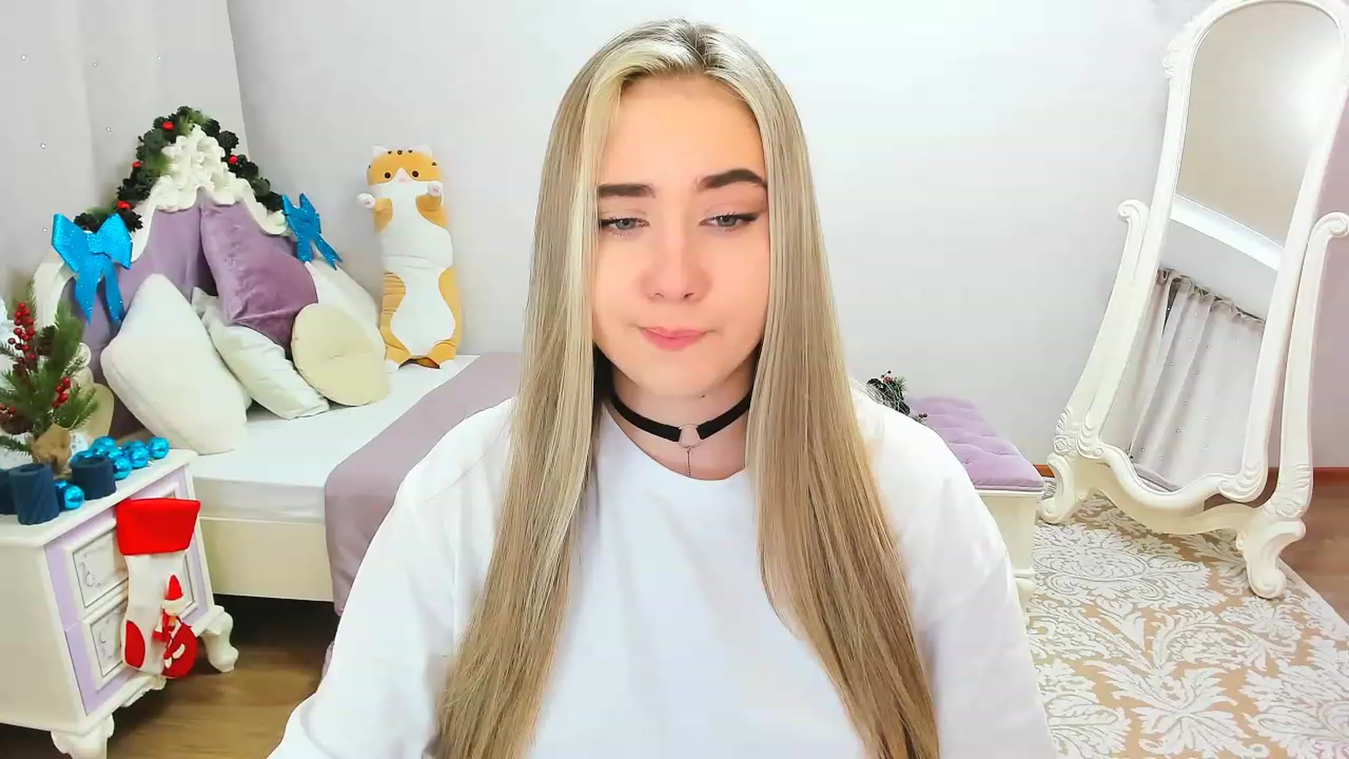 Gallery image thumbnail from Auroraa__'s myfreecams stream on, 12/11/2022, 14:06 image 7 of 20