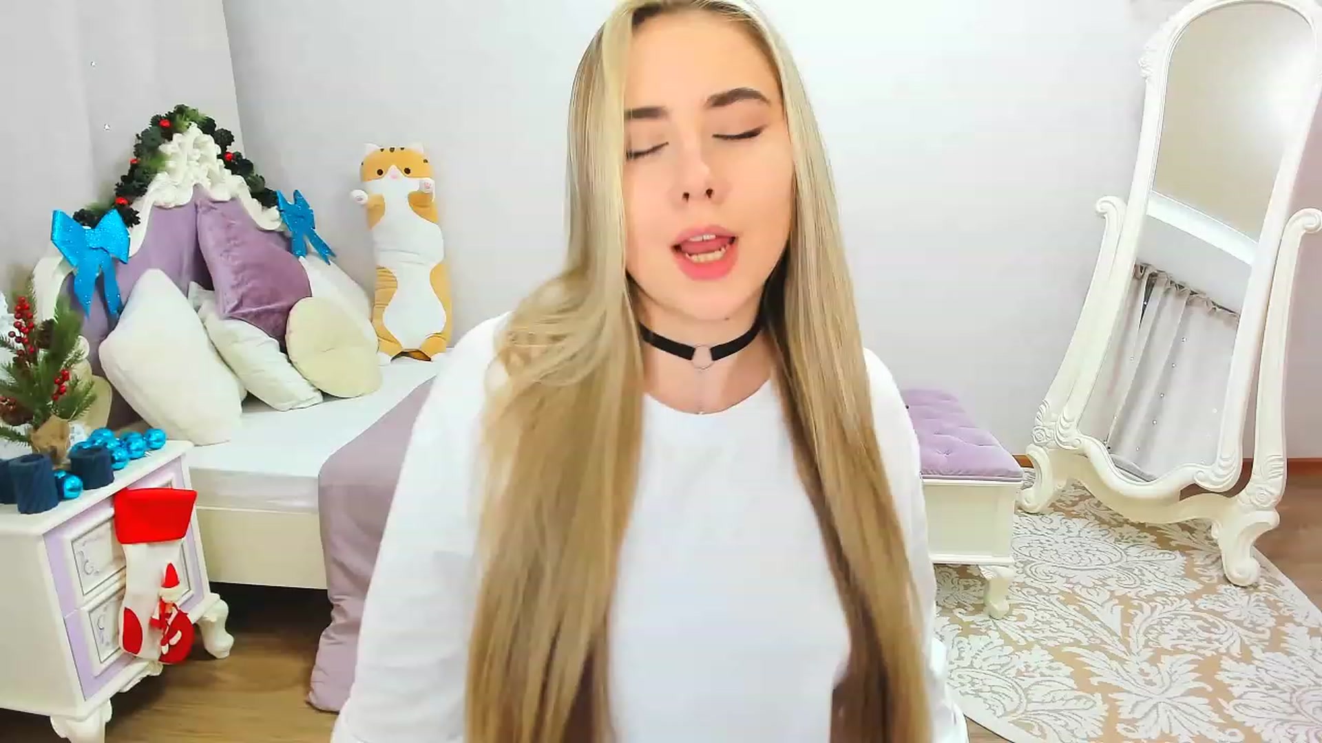 Gallery image thumbnail from Auroraa__'s myfreecams stream on, 12/11/2022, 14:06 image 5 of 20