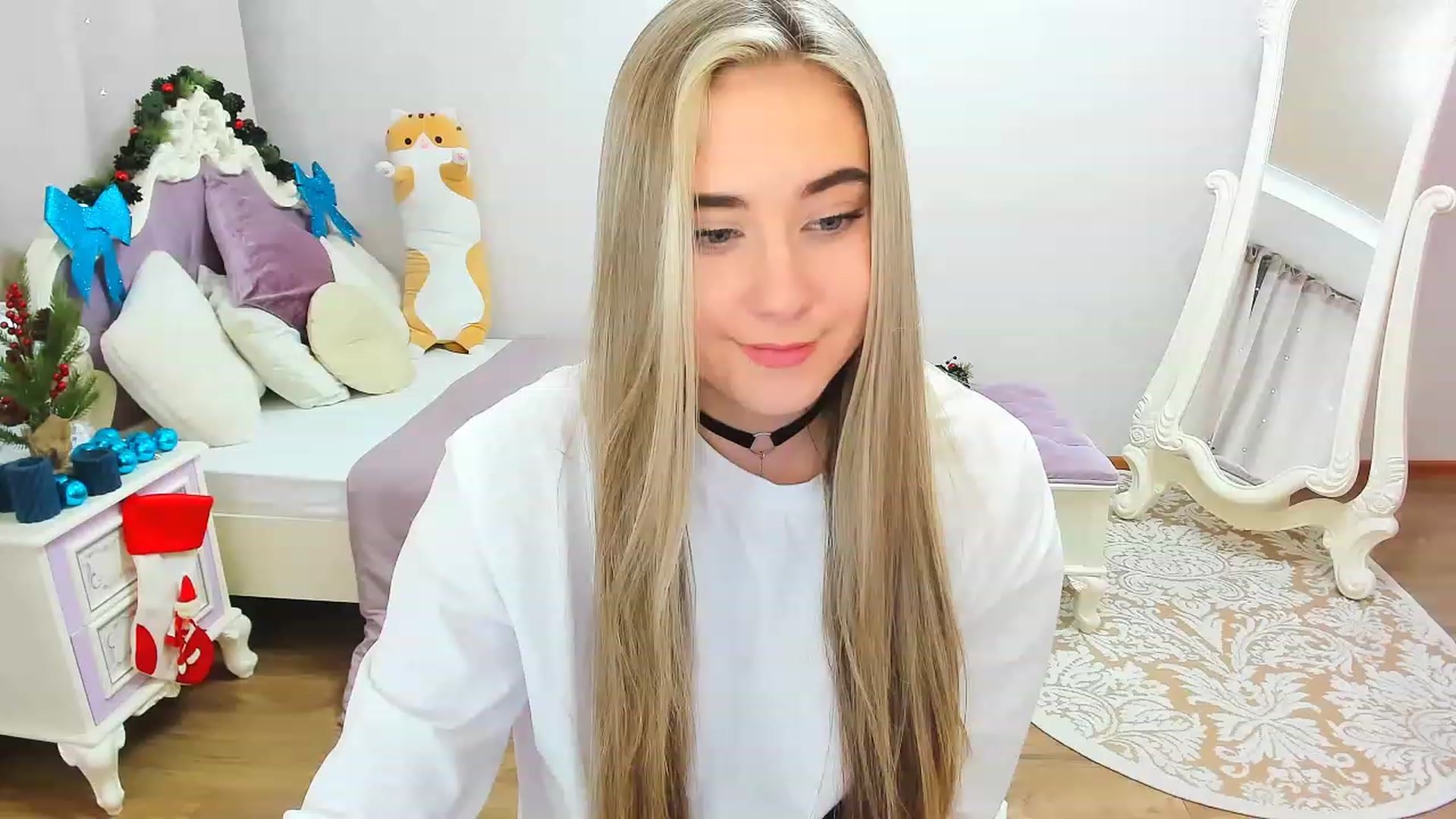 Gallery image thumbnail from Auroraa__'s myfreecams stream on, 12/11/2022, 14:06 image 12 of 20