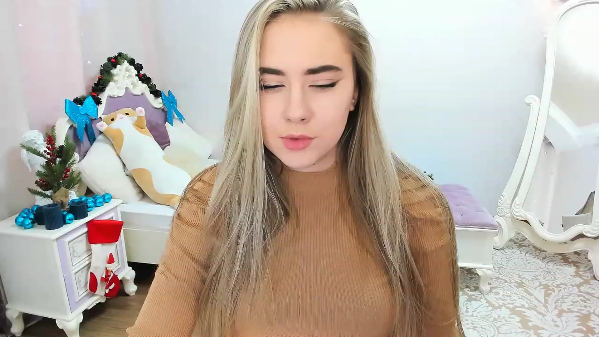 Gallery image thumbnail from Auroraa__'s myfreecams stream on, 12/12/2022, 09:57 image 10 of 20