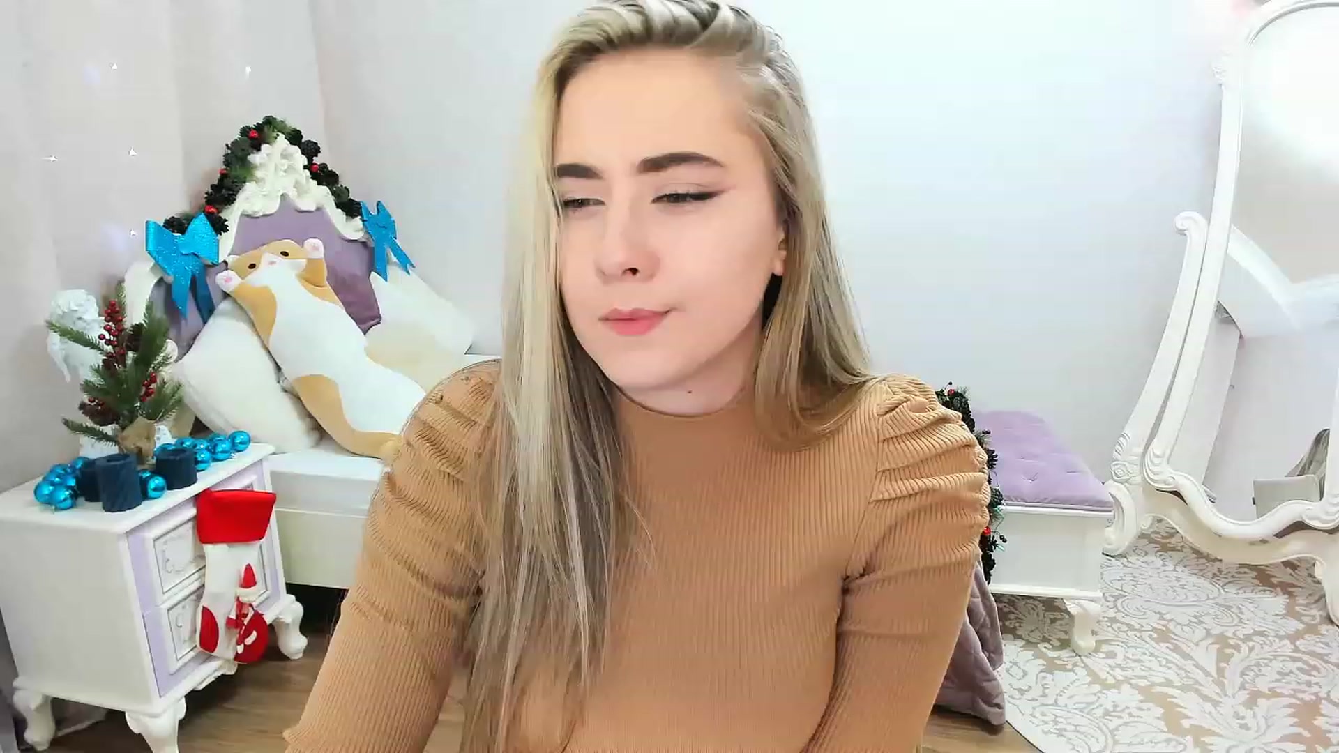 Gallery image thumbnail from Auroraa__'s myfreecams stream on, 12/12/2022, 10:35 image 12 of 20