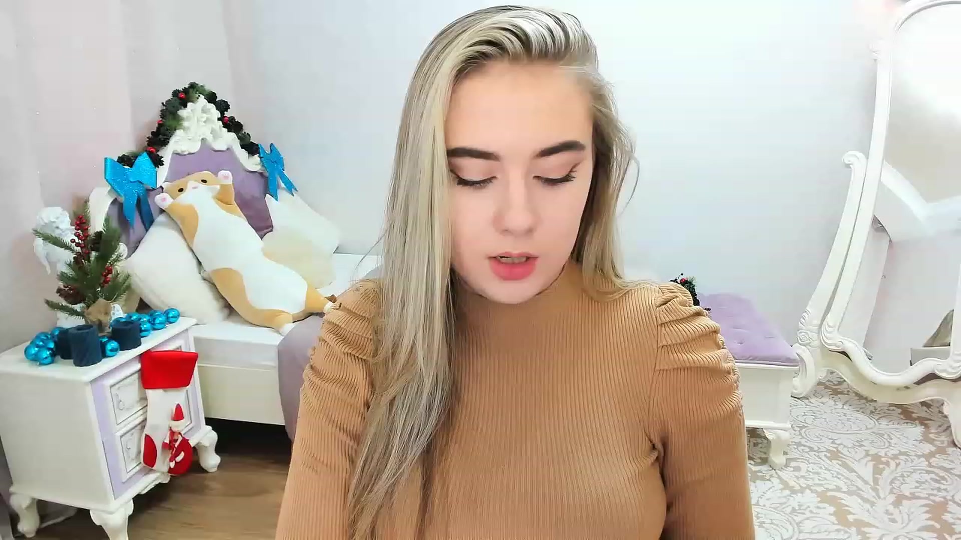 Gallery image thumbnail from Auroraa__'s myfreecams stream on, 12/12/2022, 10:35 image 7 of 20