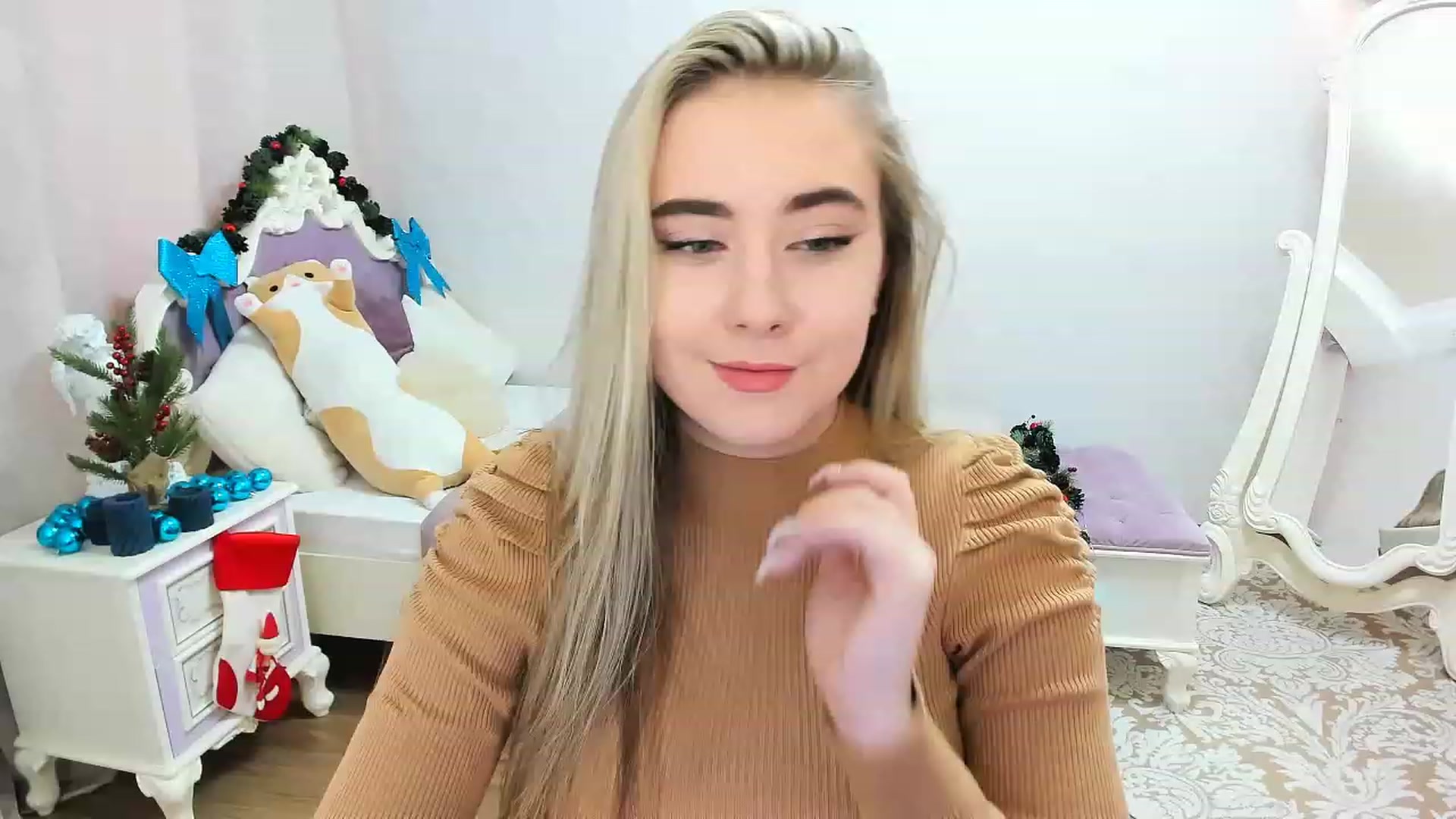Gallery image thumbnail from Auroraa__'s myfreecams stream on, 12/12/2022, 10:35 image 6 of 20