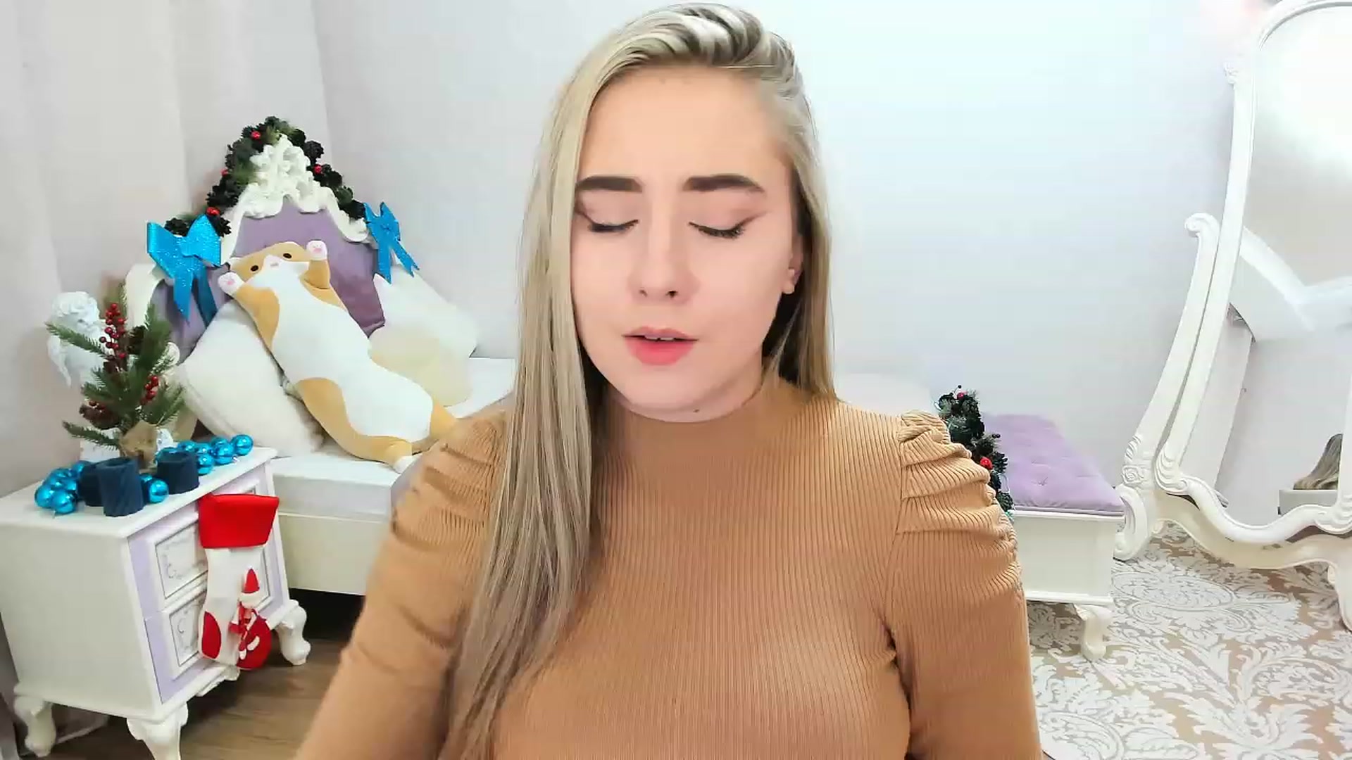 Gallery image thumbnail from Auroraa__'s myfreecams stream on, 12/12/2022, 10:35 image 20 of 20