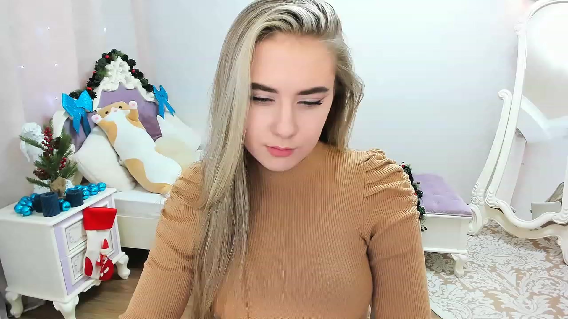 Gallery image thumbnail from Auroraa__'s myfreecams stream on, 12/12/2022, 10:35 image 3 of 20
