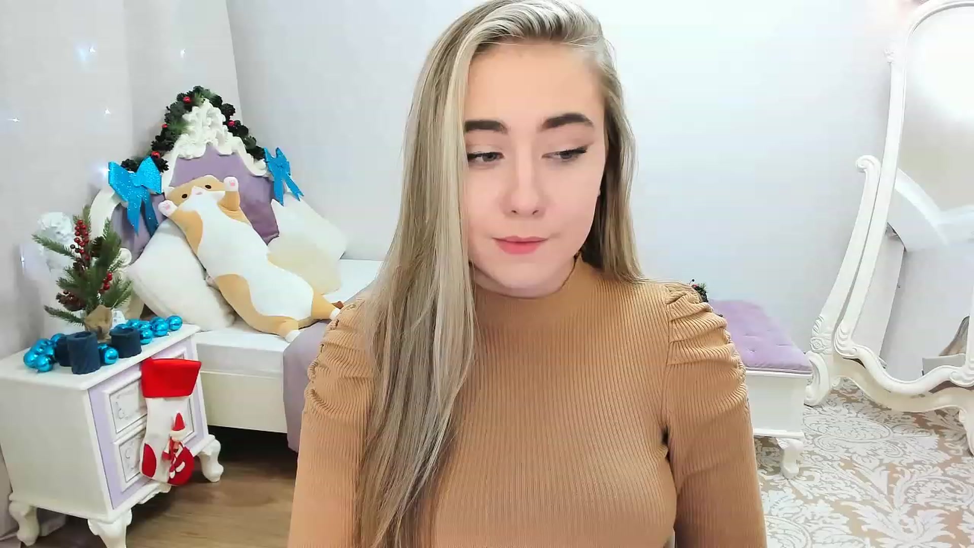 Gallery image thumbnail from Auroraa__'s myfreecams stream on, 12/12/2022, 11:49 image 7 of 20