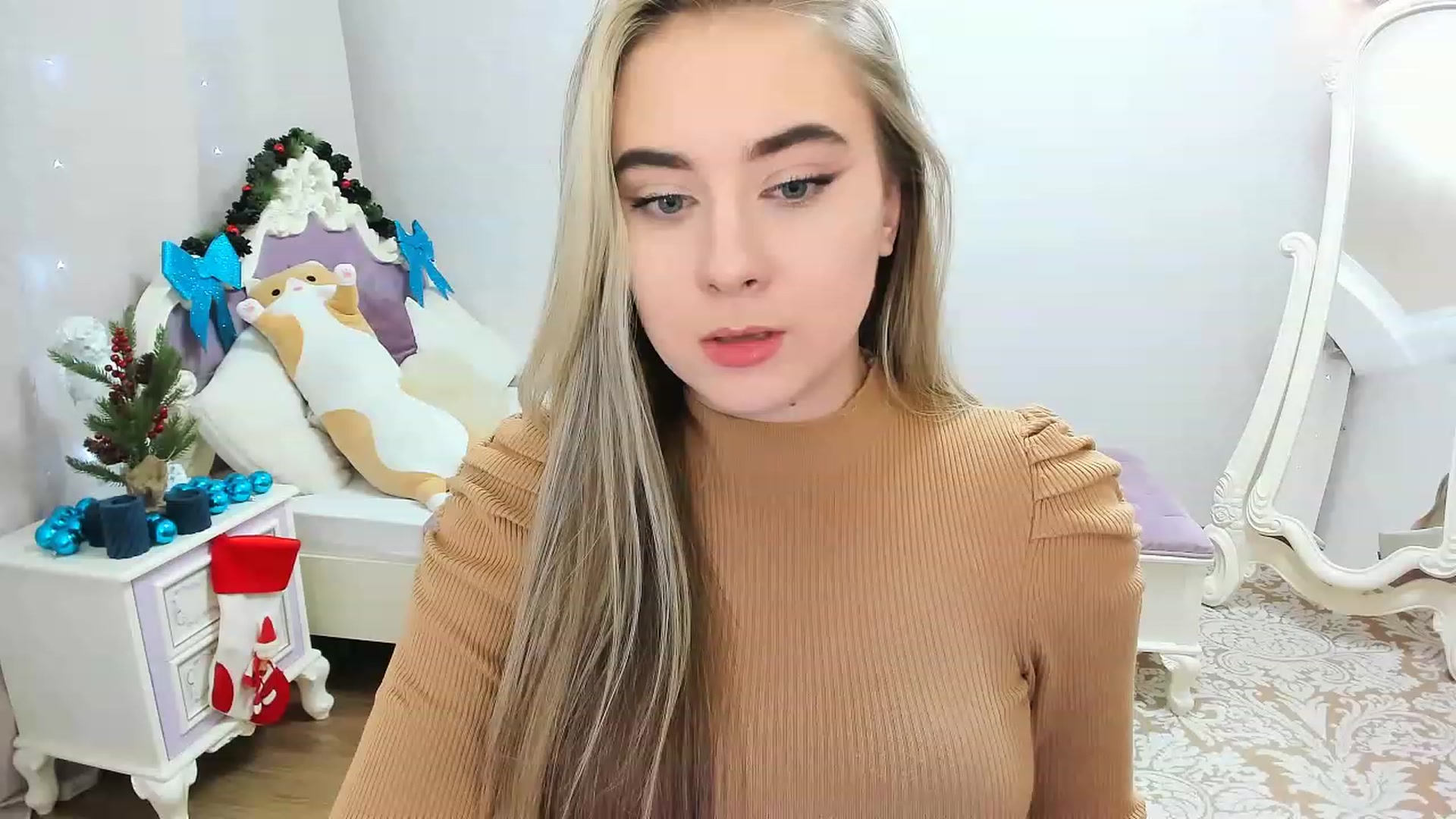 Gallery image thumbnail from Auroraa__'s myfreecams stream on, 12/12/2022, 11:49 image 12 of 20