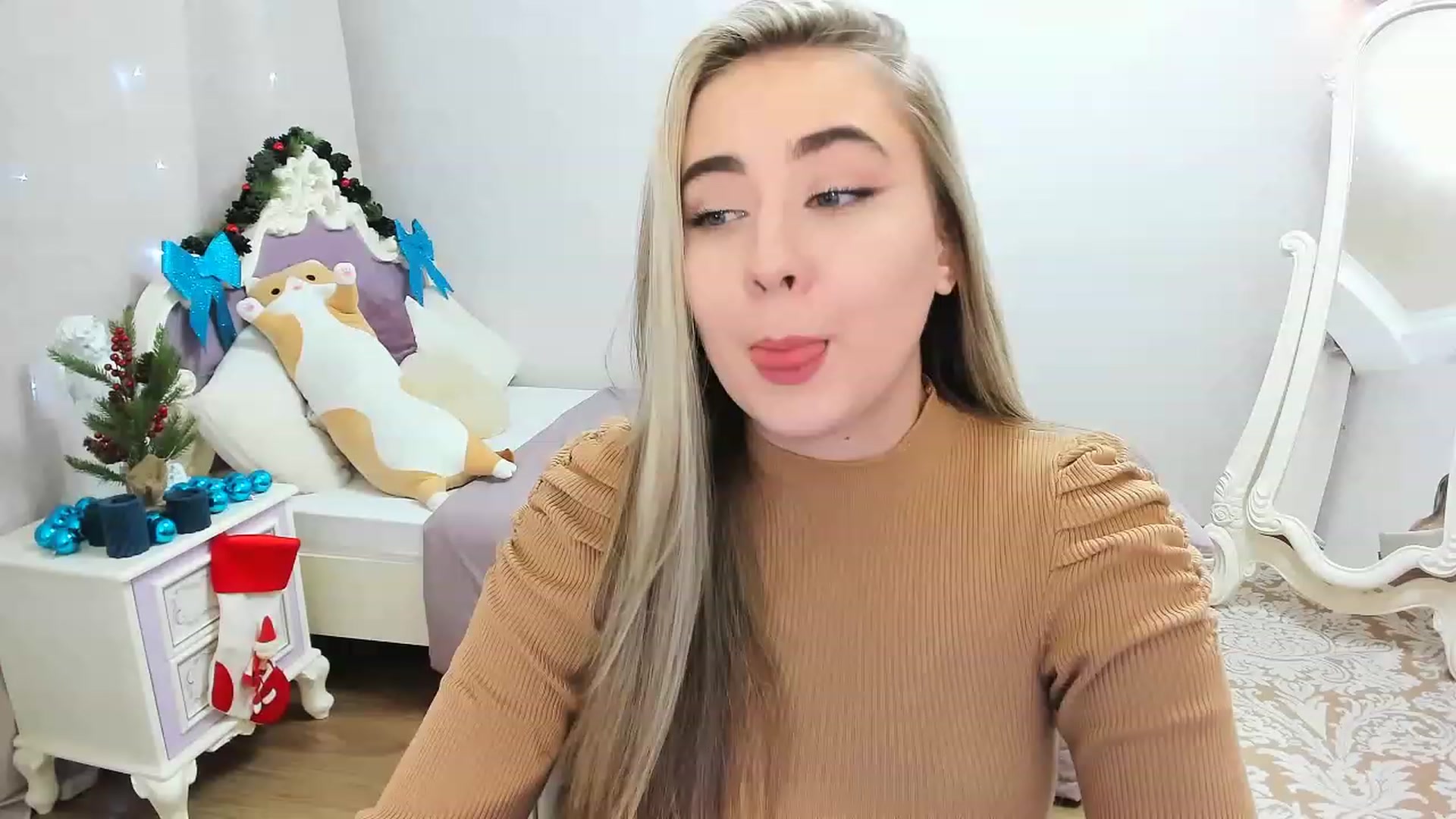 Gallery image thumbnail from Auroraa__'s myfreecams stream on, 12/12/2022, 11:49 image 6 of 20