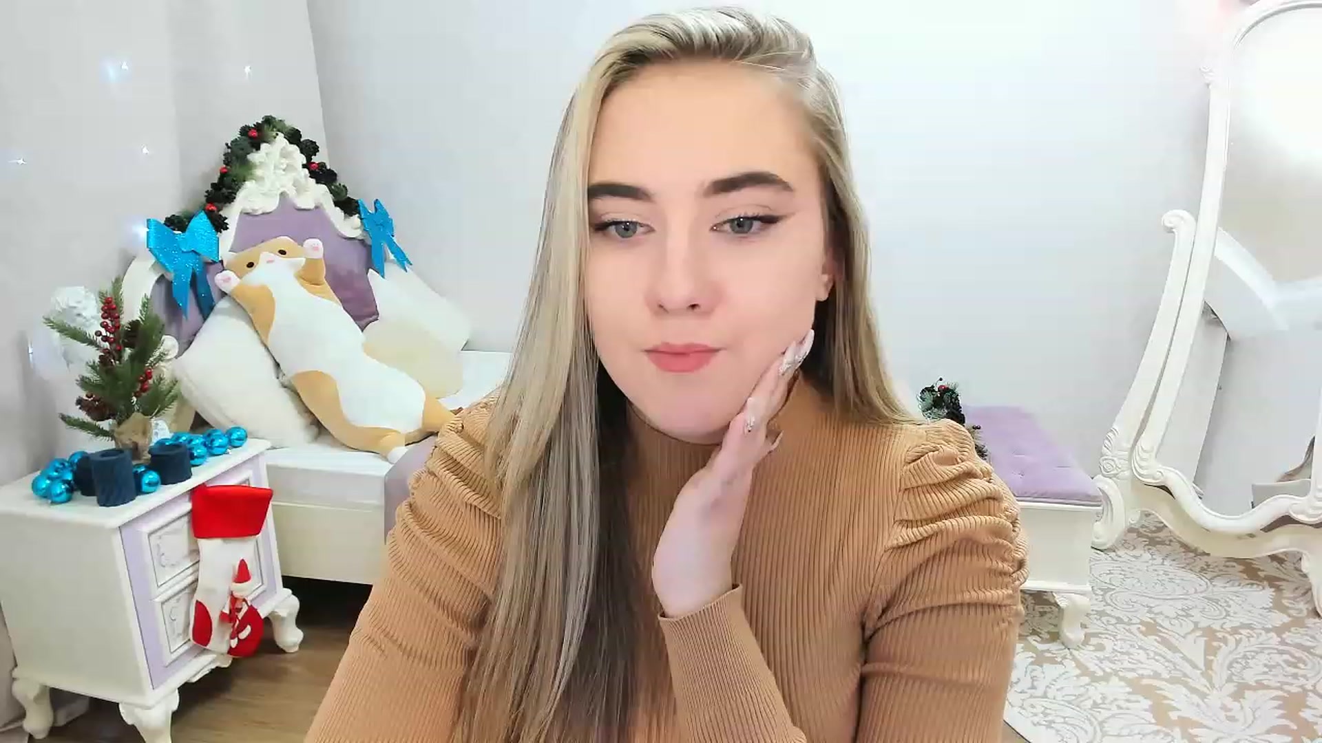 Gallery image thumbnail from Auroraa__'s myfreecams stream on, 12/12/2022, 11:49 image 9 of 20