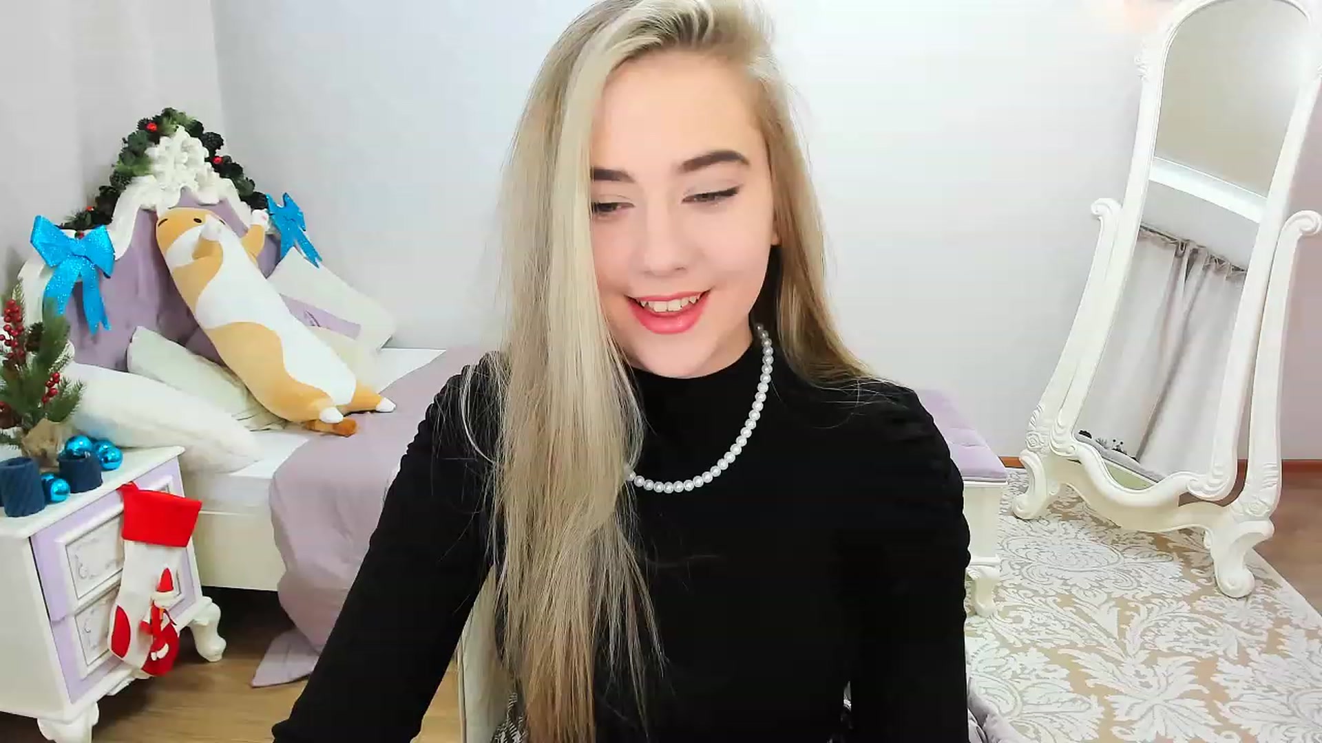 Gallery image thumbnail from Auroraa__'s myfreecams stream on, 12/16/2022, 11:49 image 19 of 20
