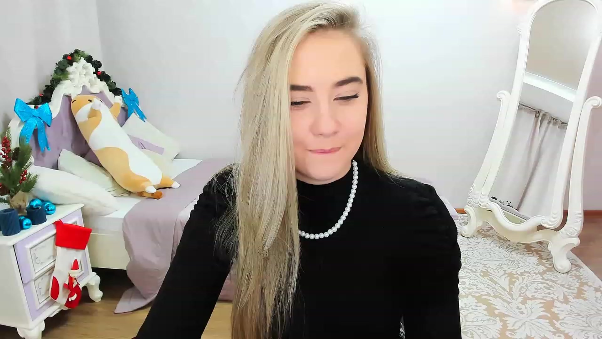 Gallery image thumbnail from Auroraa__'s myfreecams stream on, 12/16/2022, 11:49 image 4 of 20