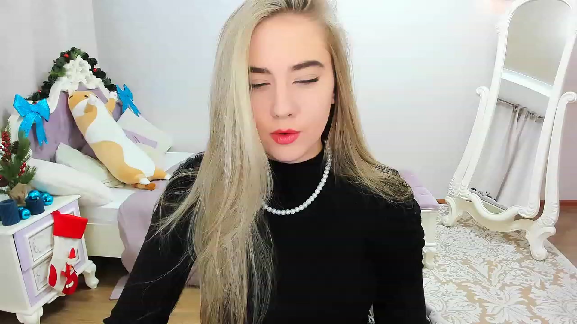 Gallery image thumbnail from Auroraa__'s myfreecams stream on, 12/16/2022, 11:49 image 11 of 20