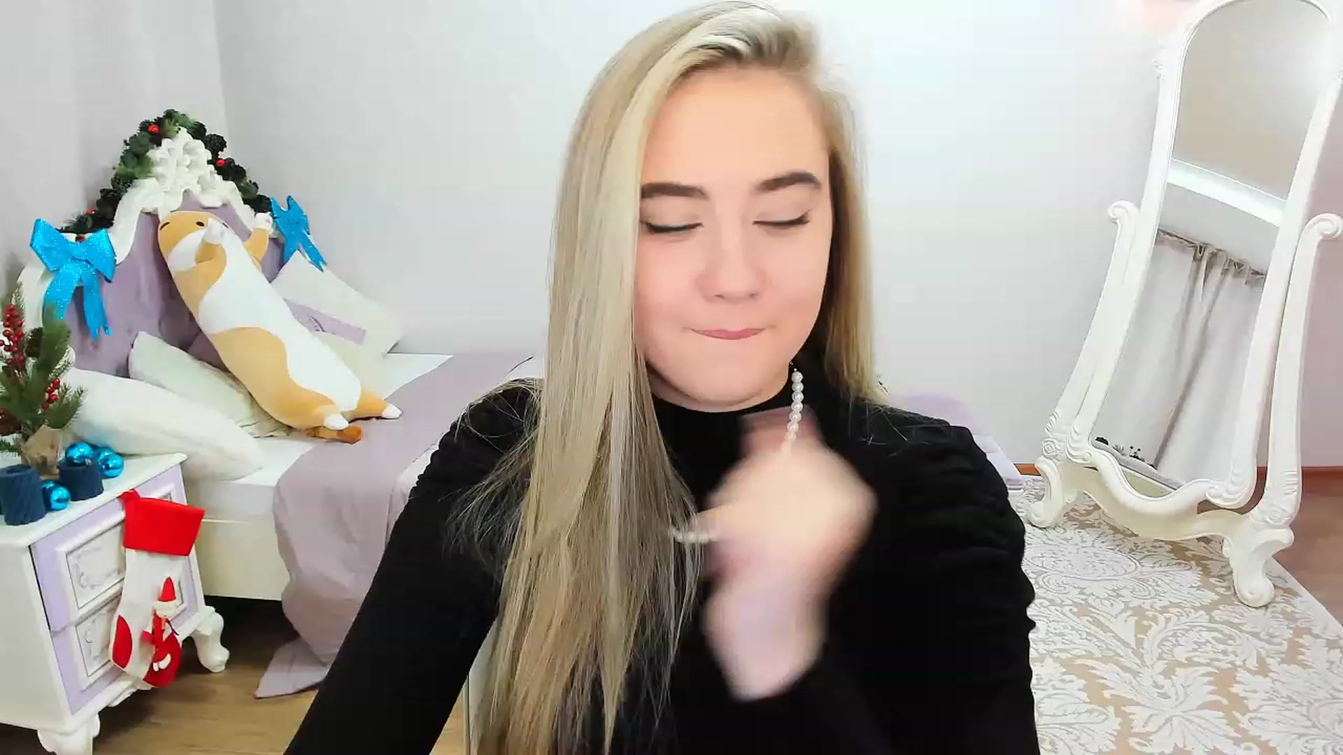 Gallery image thumbnail from Auroraa__'s myfreecams stream on, 12/16/2022, 11:49 image 5 of 20