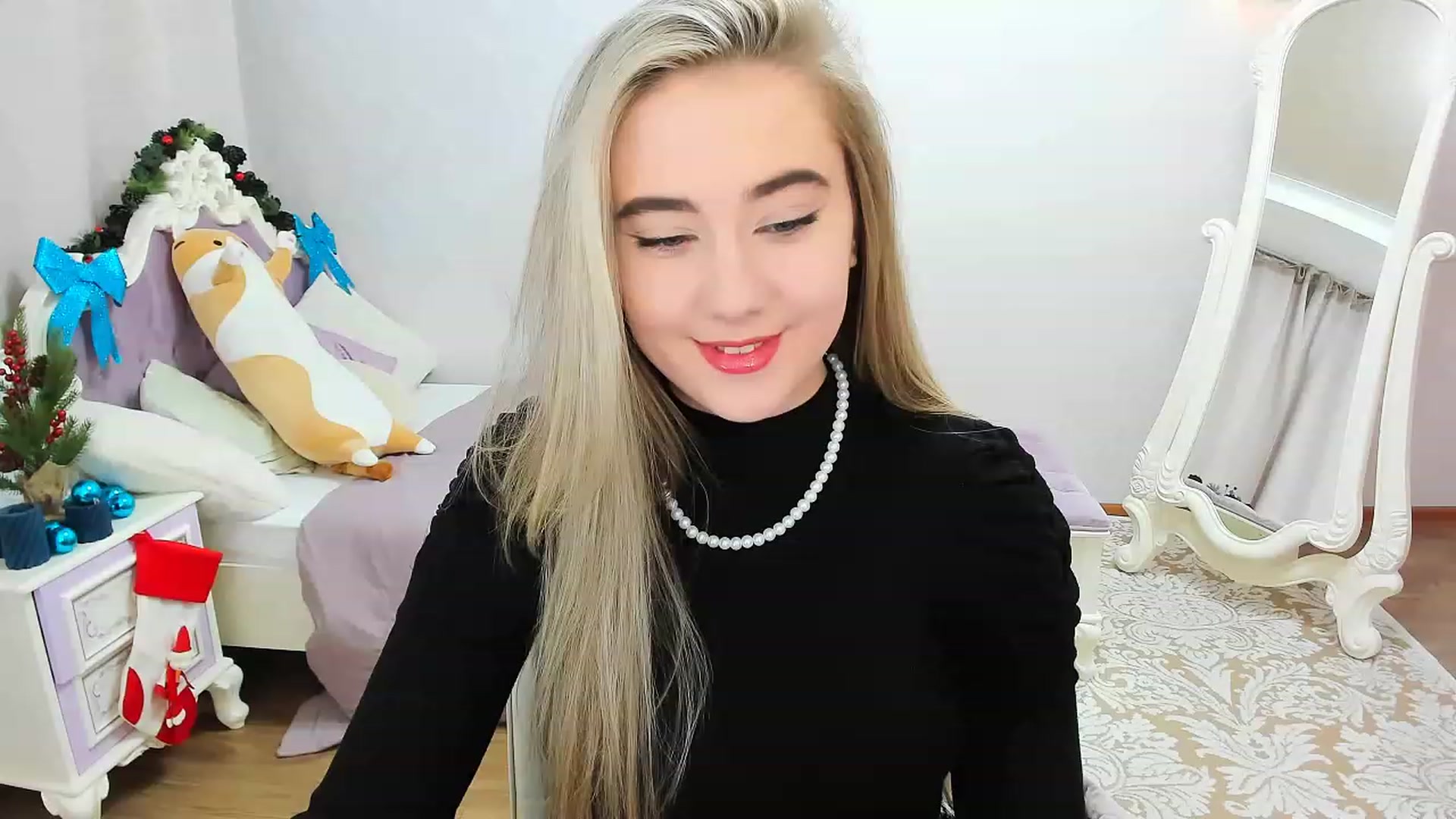 Gallery image thumbnail from Auroraa__'s myfreecams stream on, 12/16/2022, 11:49 image 13 of 20