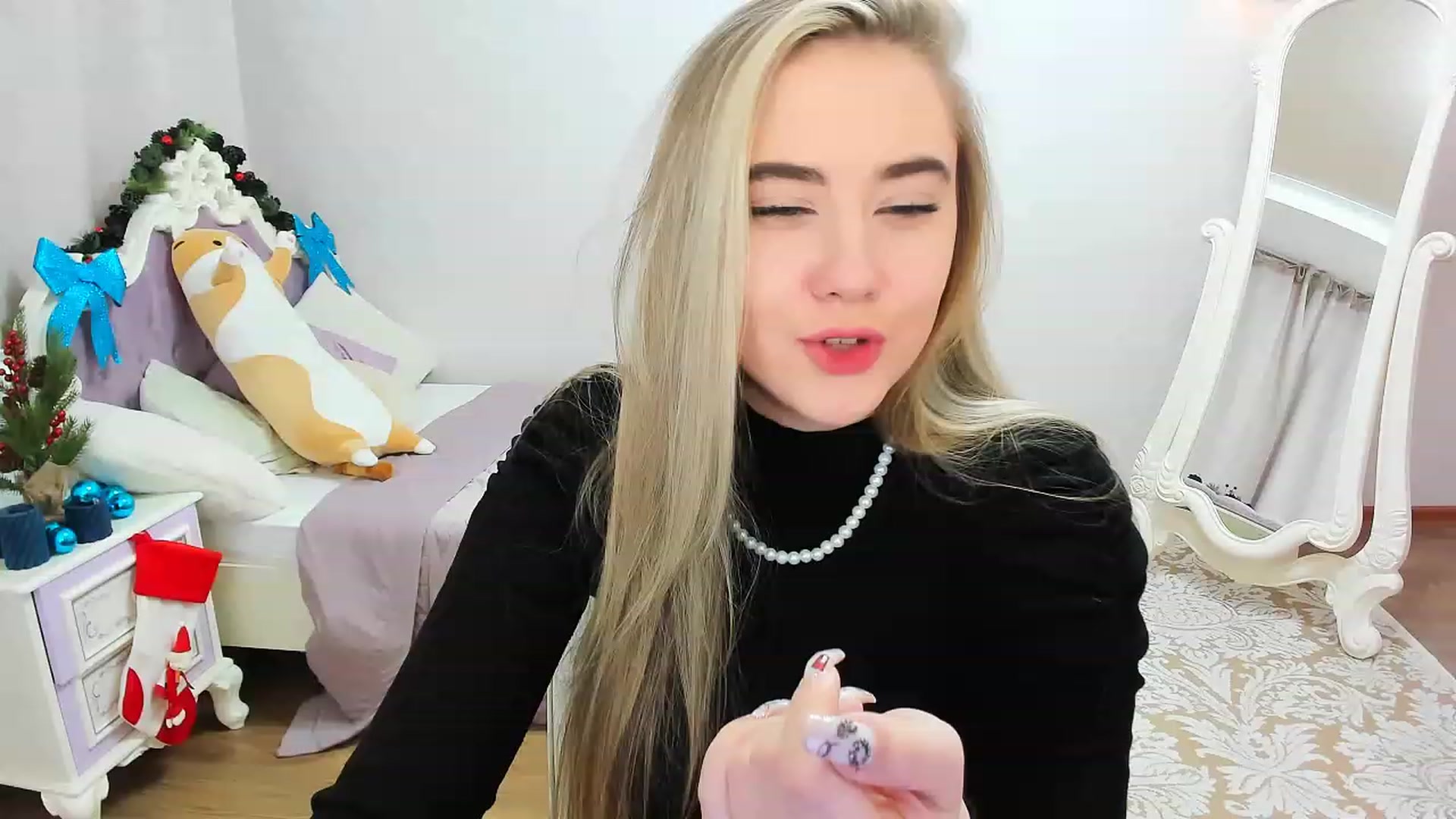 Gallery image thumbnail from Auroraa__'s myfreecams stream on, 12/16/2022, 11:49 image 2 of 20