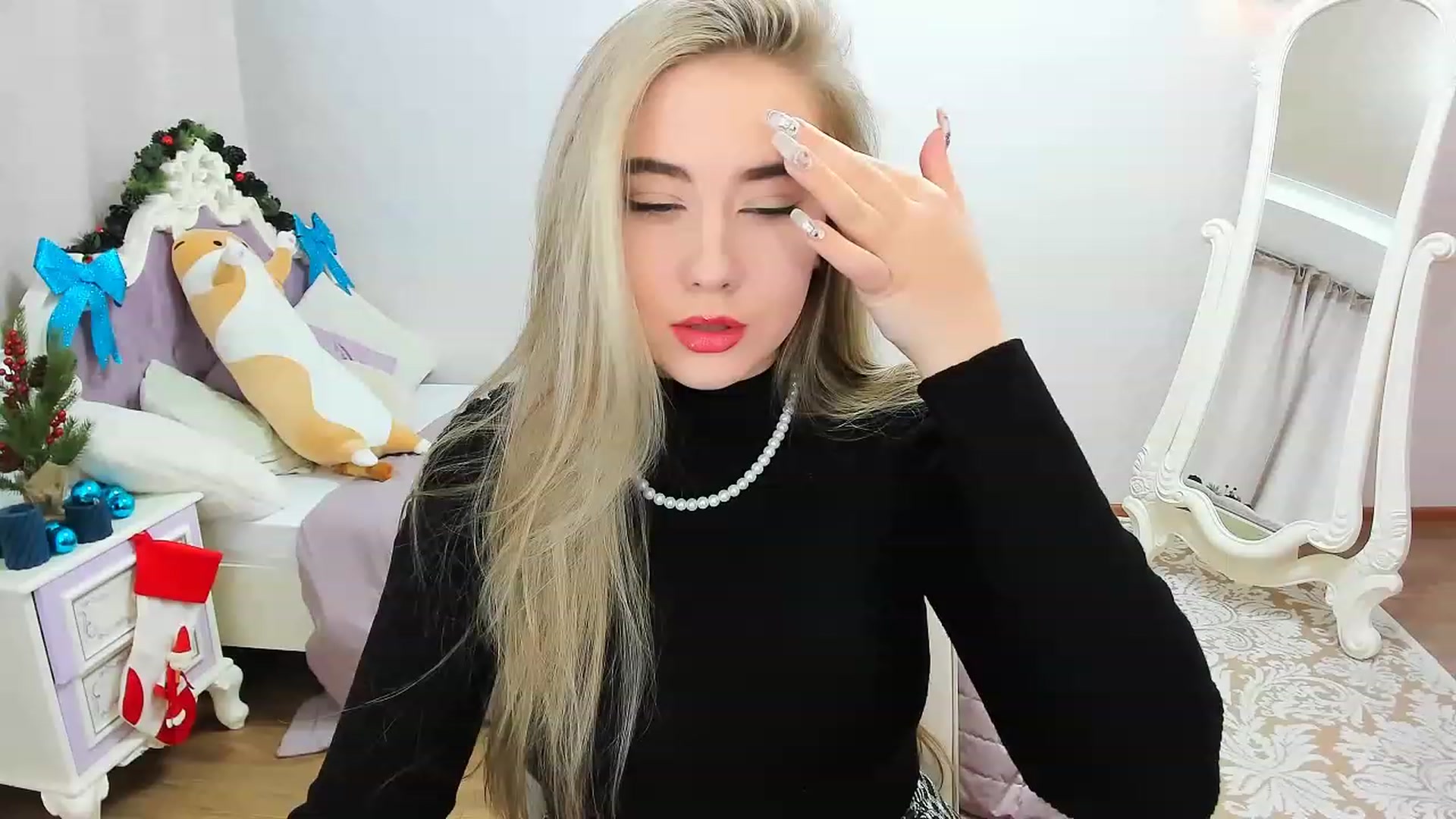 Gallery image thumbnail from Auroraa__'s myfreecams stream on, 12/16/2022, 11:49 image 10 of 20