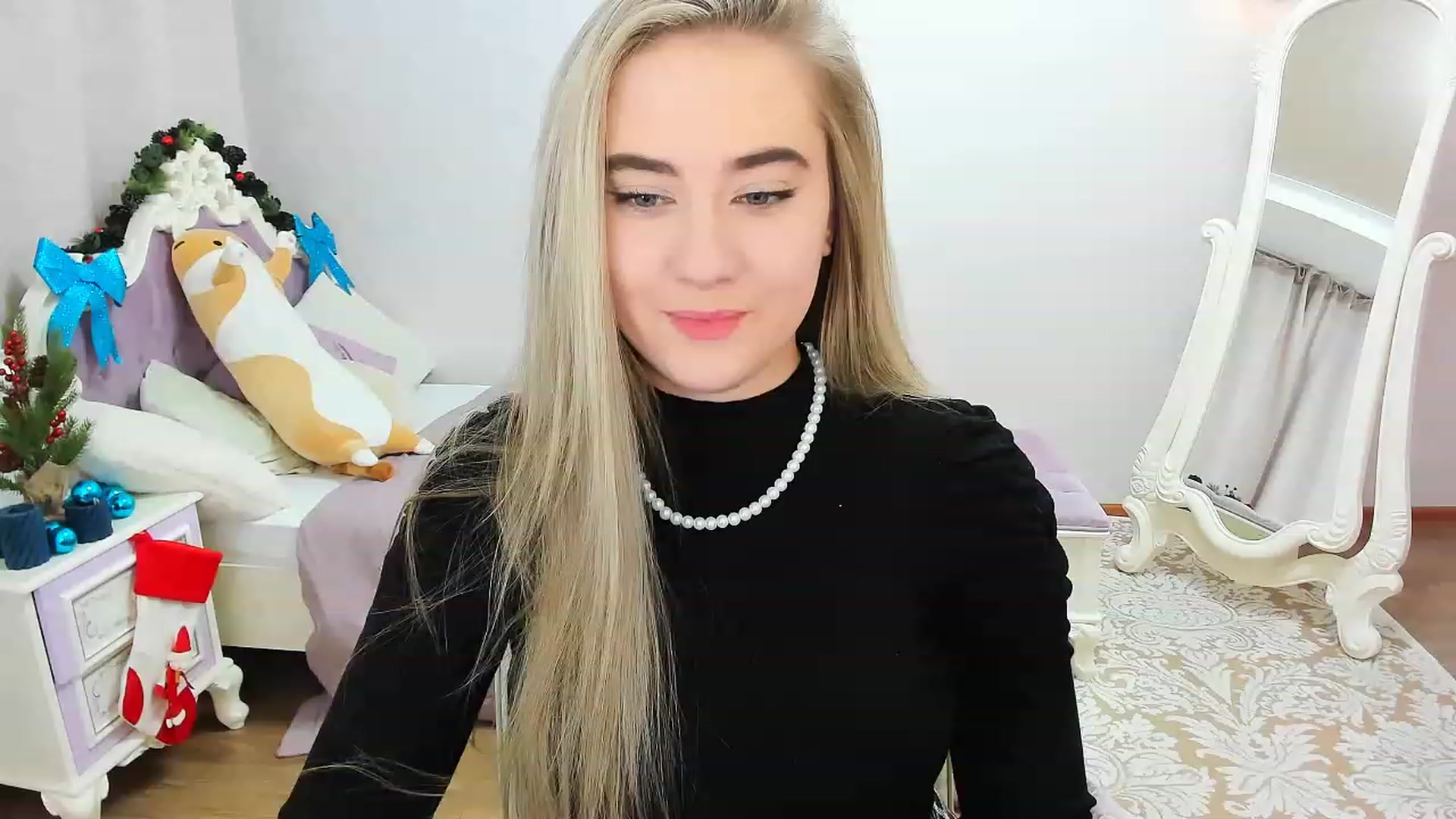 Gallery image thumbnail from Auroraa__'s myfreecams stream on, 12/16/2022, 11:49 image 9 of 20